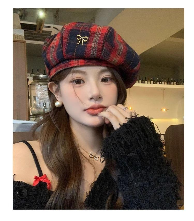 Bow Plaid Beret Hat Product Image
