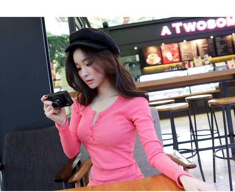Long-Sleeve Plain Ribbed Henley T-Shirt Product Image
