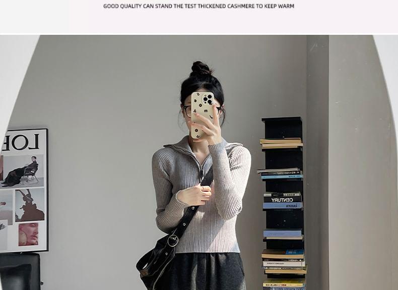 Mid Waist Plain Wide Leg Pants Product Image