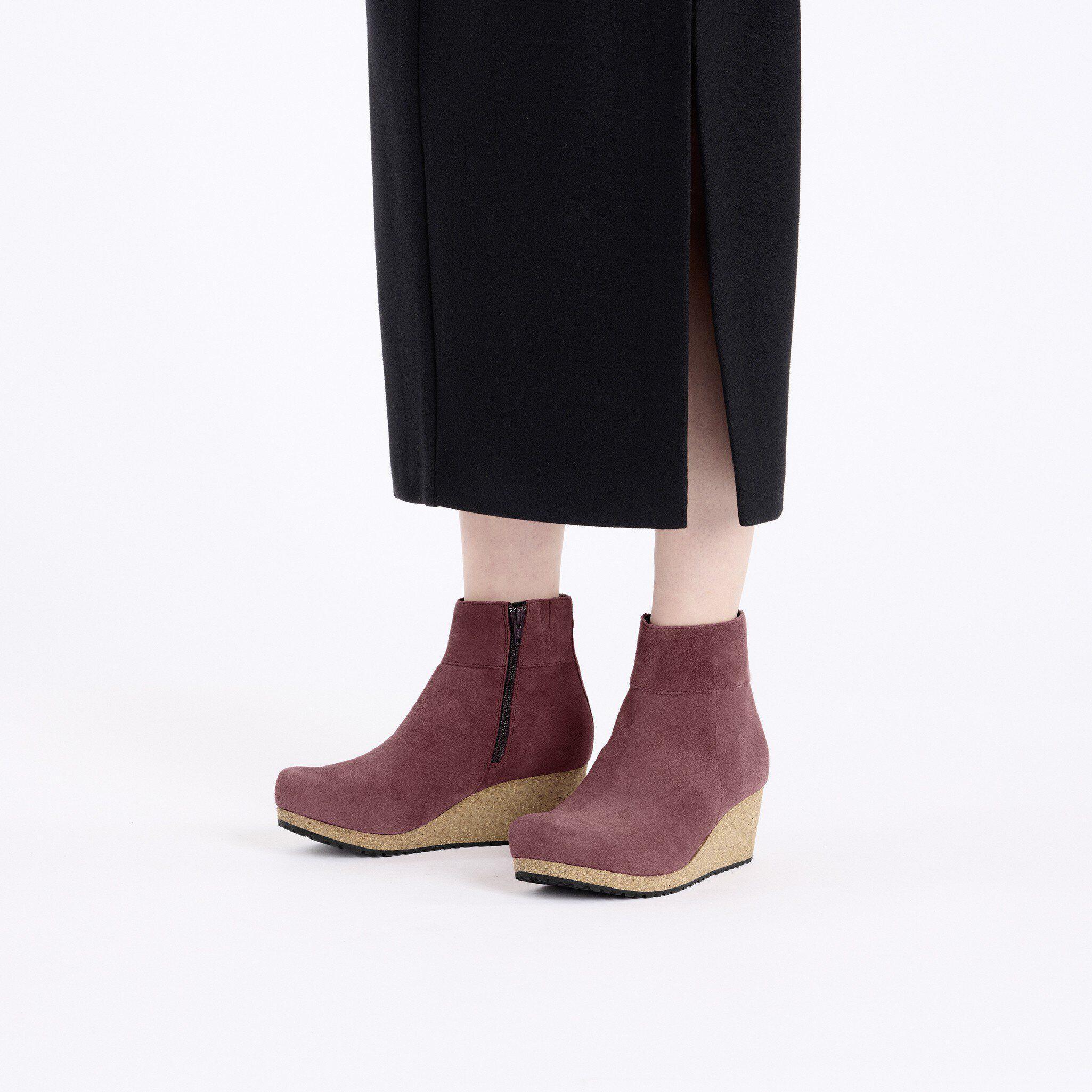 Ebba Suede Leather Product Image