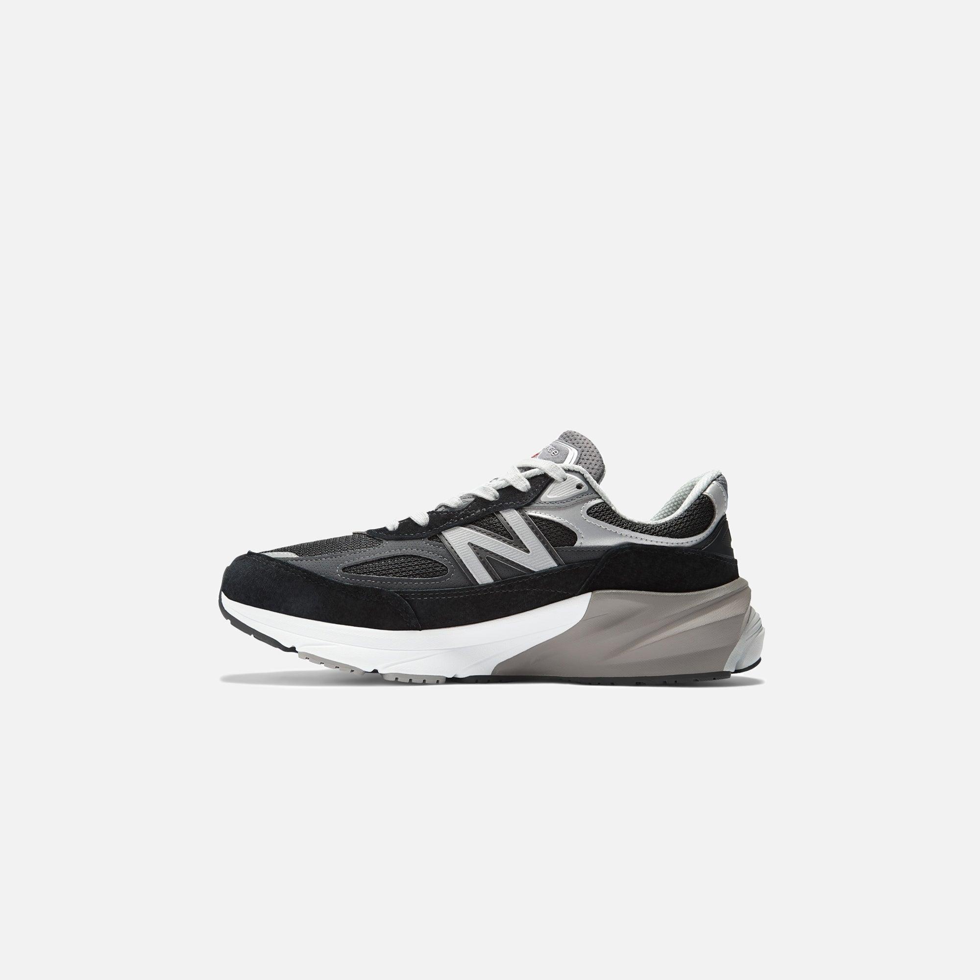 New Balance WMNS 990 V6 - Black Female Product Image