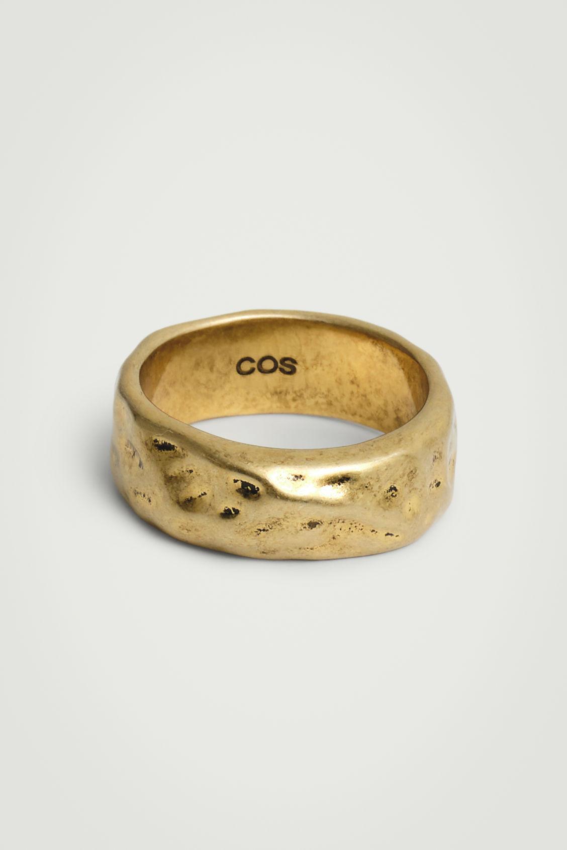 HAMMERED CHUNKY RING Product Image