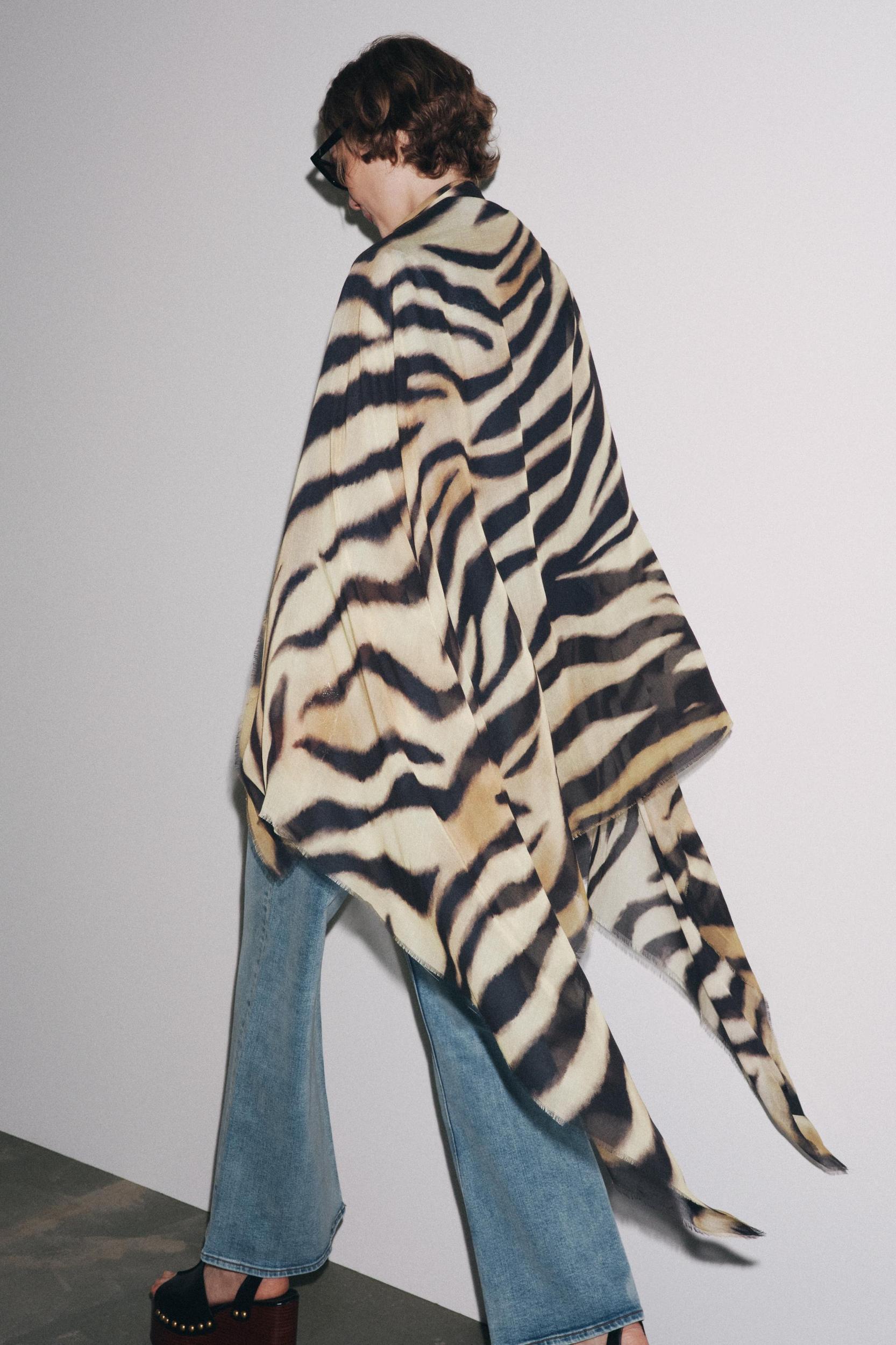 ANIMAL PRINT MODAL SCARF Product Image