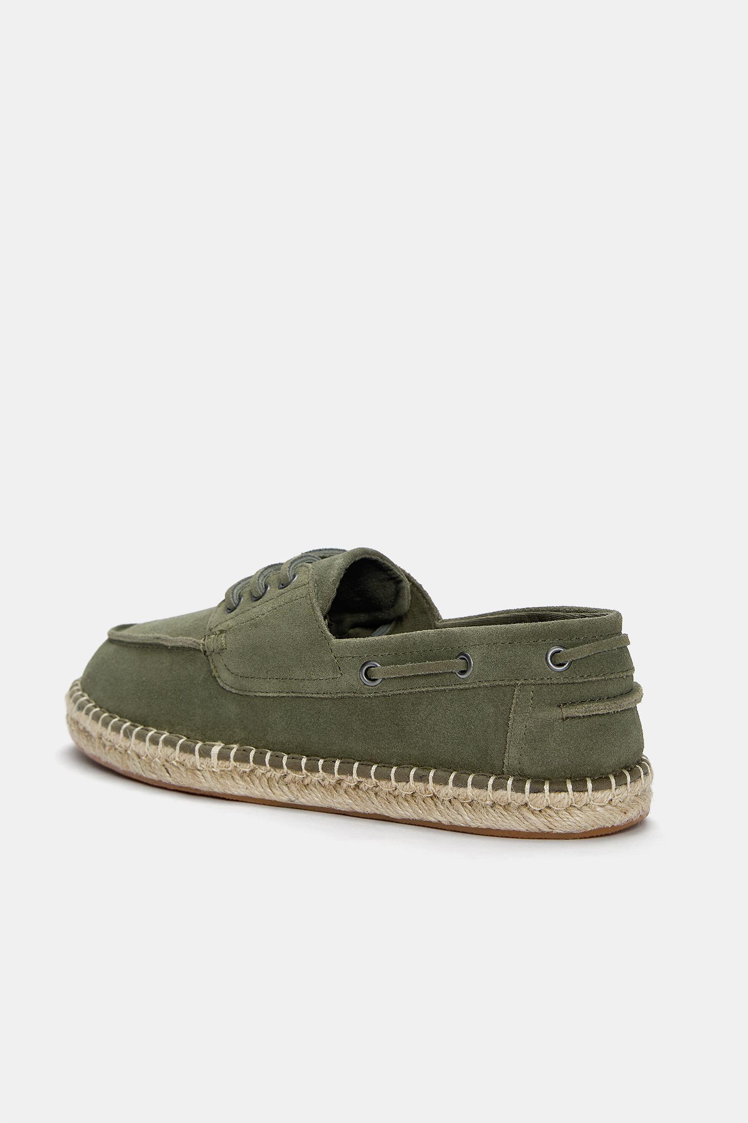 Leather deck shoes Product Image