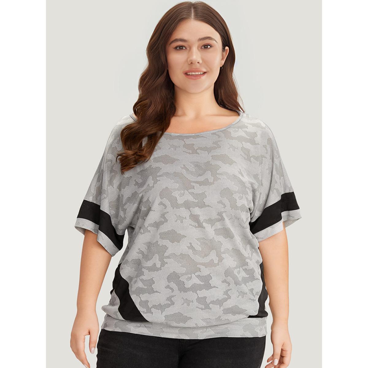 Plus Size Camo Contrast Patchwork Dolman Sleeve T-shirt Gray Women Sporty Contrast Camo Round Neck Dailywear T-shirts BloomChic 28/5X Product Image