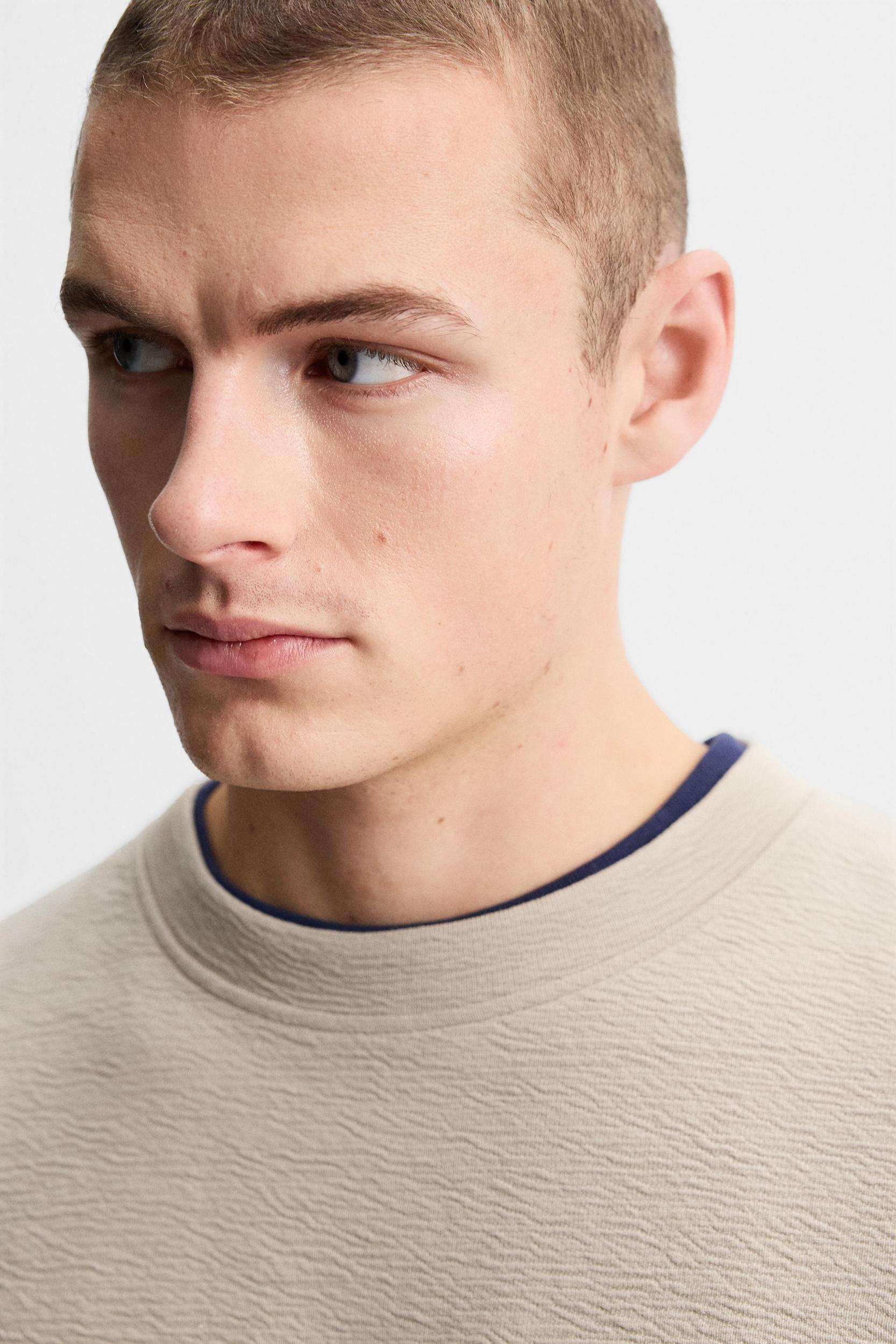 RAISED JACQUARD SWEATSHIRT Product Image