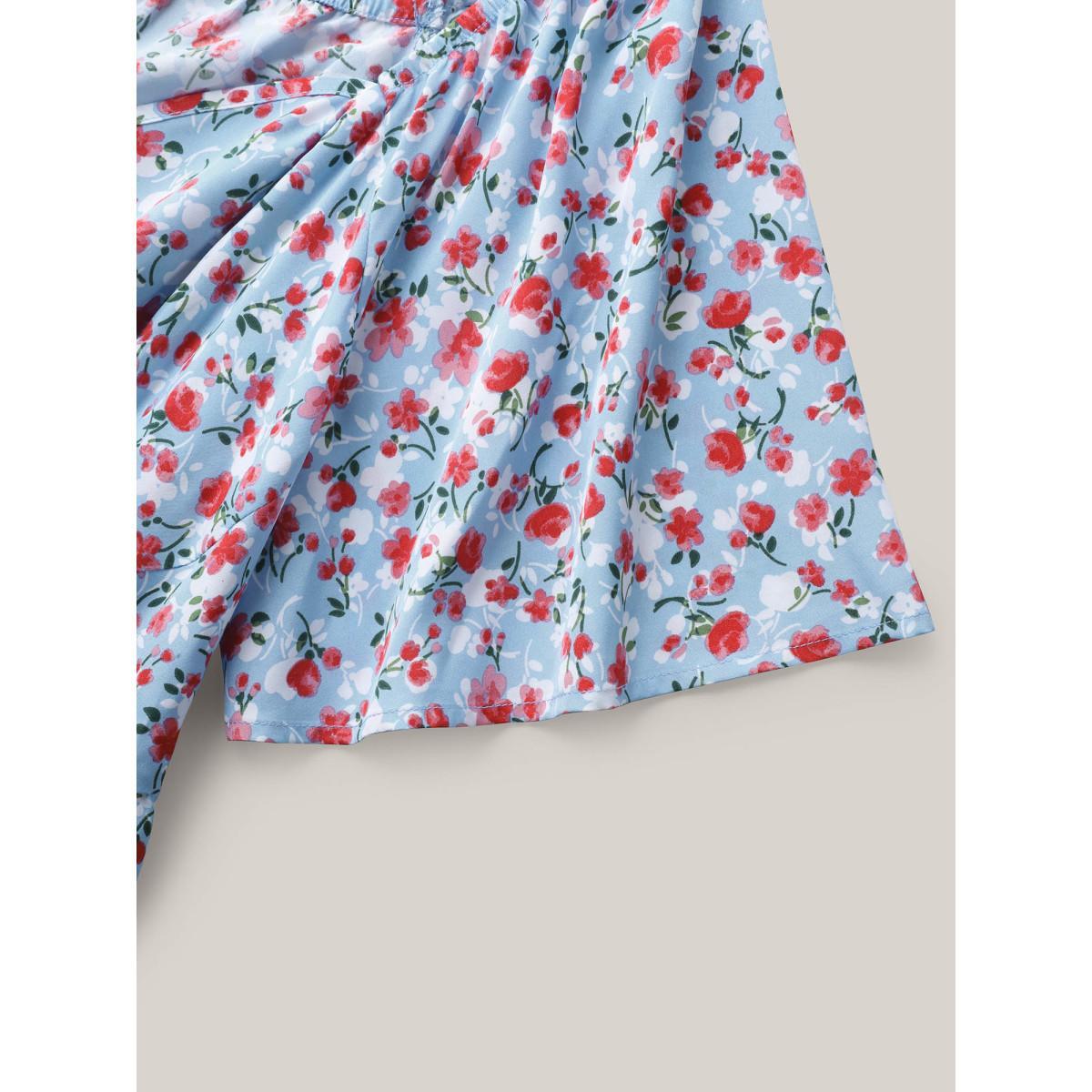 Plus Size LightBlue Floral Print Sweetheart Cinched-Waist Blouse Women Short sleeve Heart neckline Everyday-Elegant Blouses BloomChic 26/4X Product Image