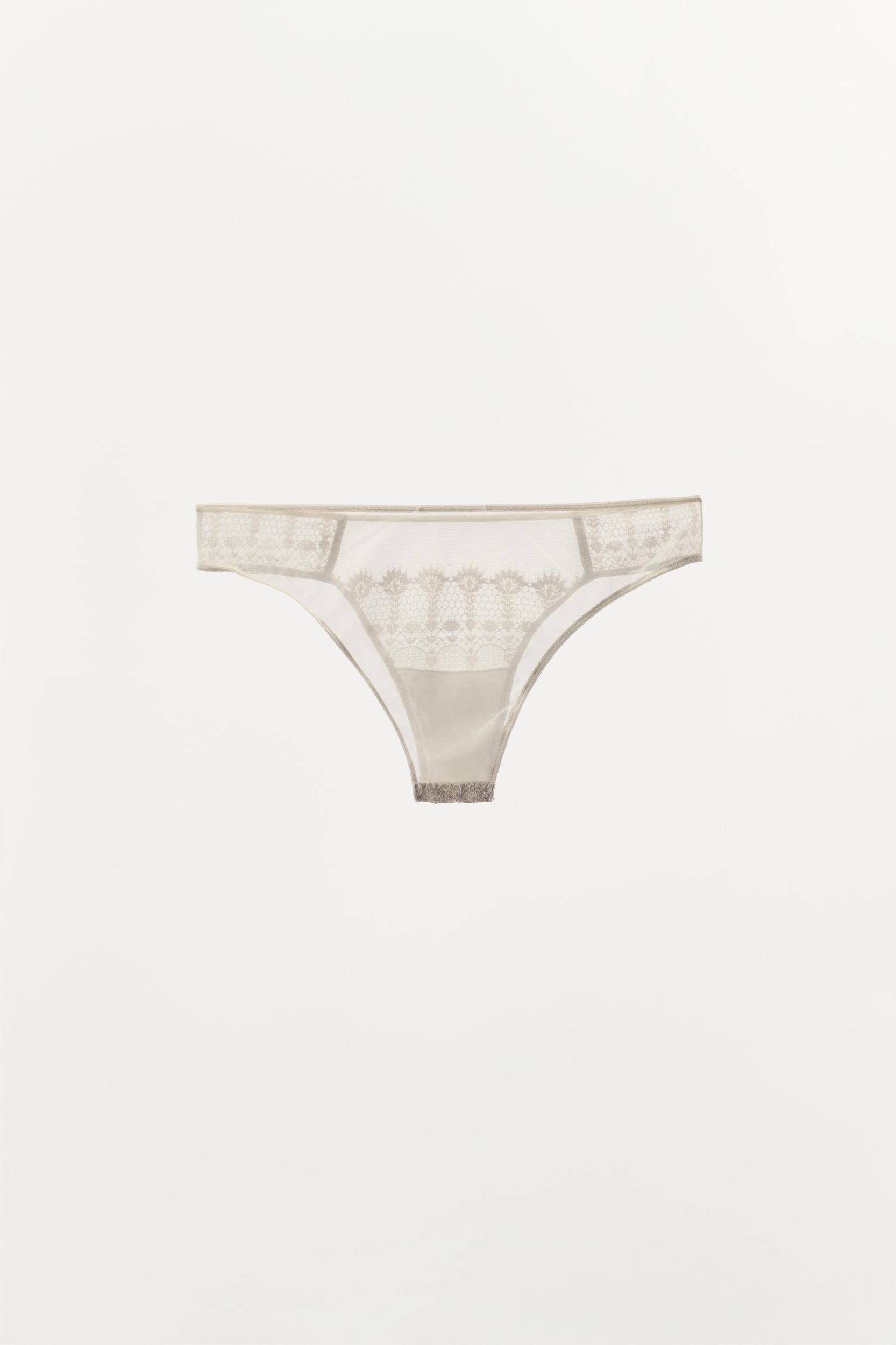 GUIPURE LACE TRIM TRIANGLE BRALETTE Product Image