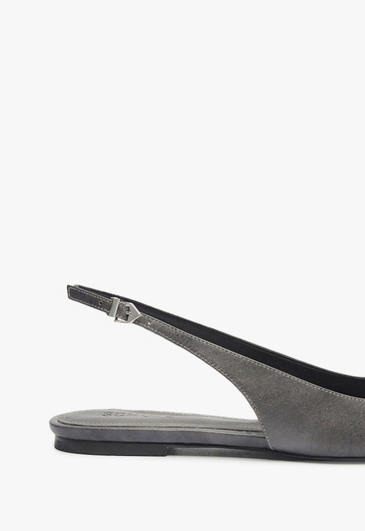 Cady Flat Product Image