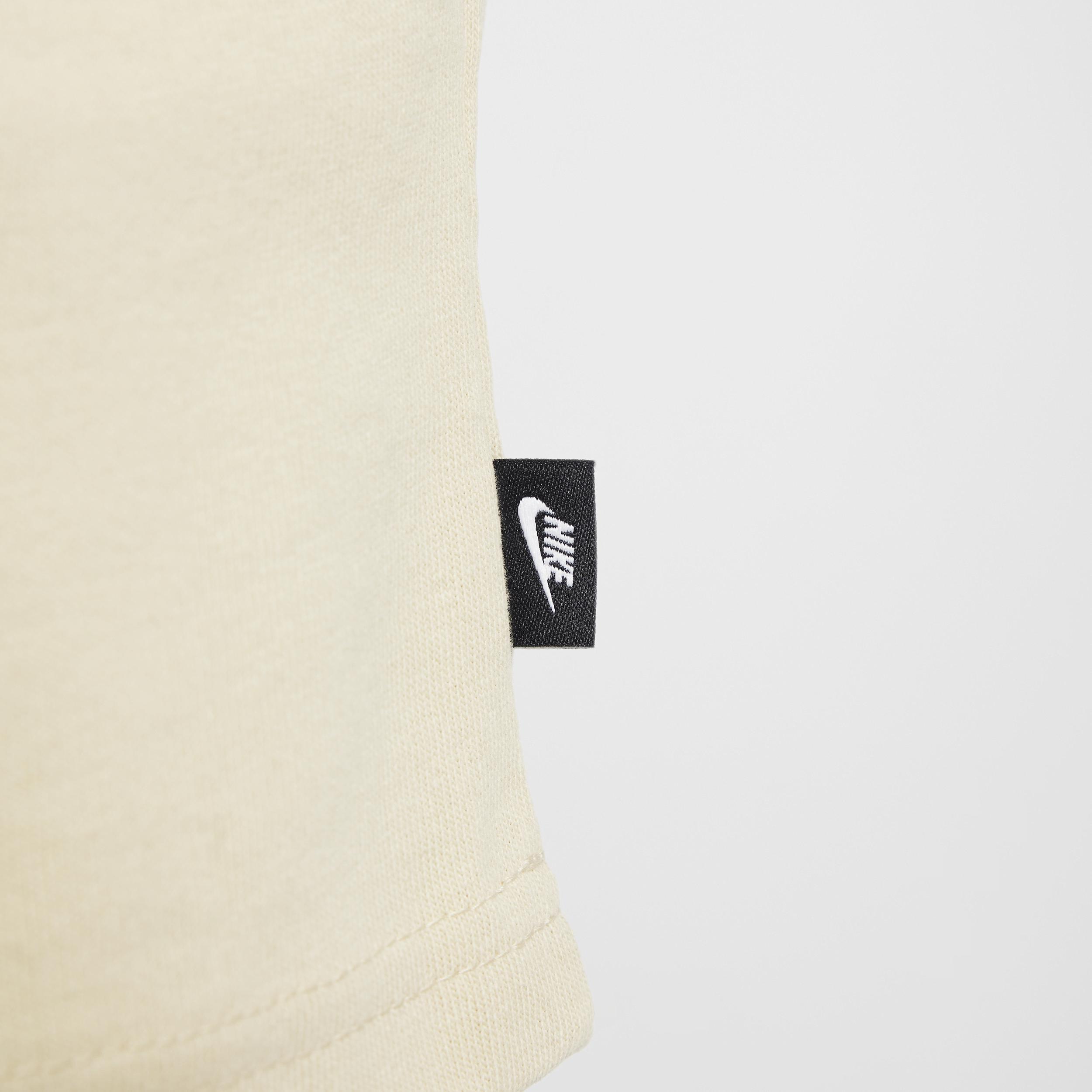 Nike Sportswear Premium Essentials Men's Long-Sleeve Pocket T-Shirt Product Image