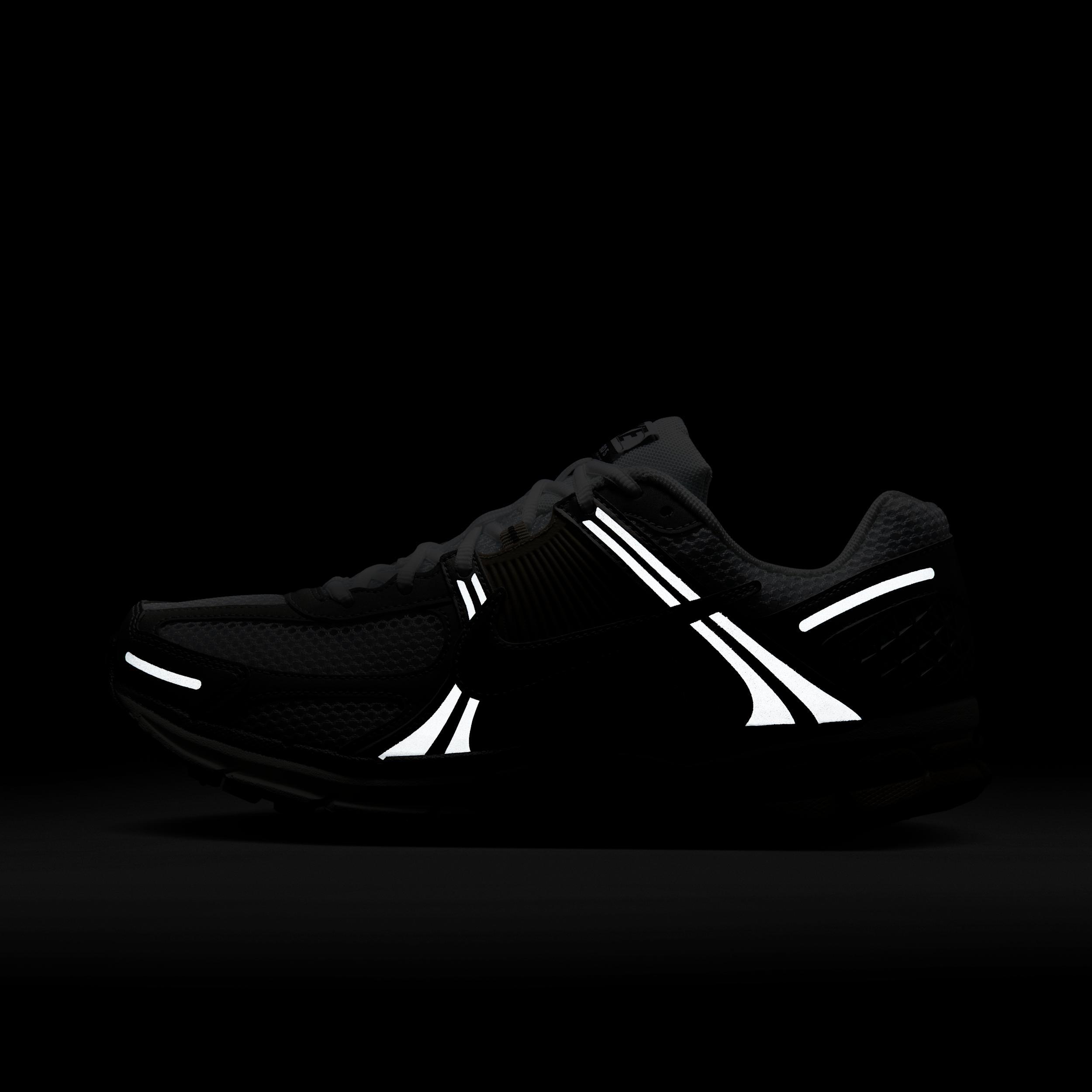 Nike Men's Zoom Vomero 5 Shoes Product Image