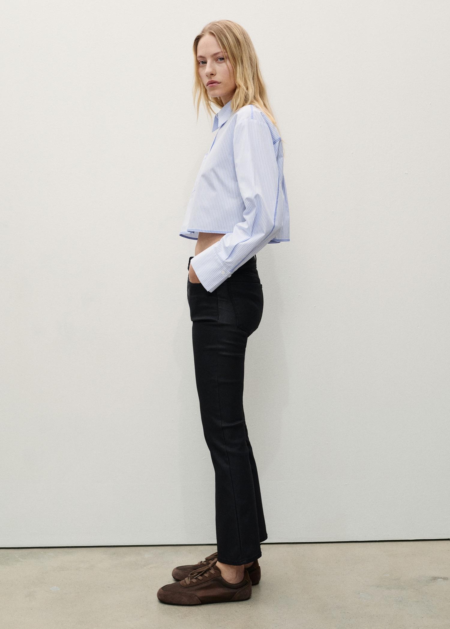 Sienna waxed flared cropped jeans - Women | MANGO USA Product Image
