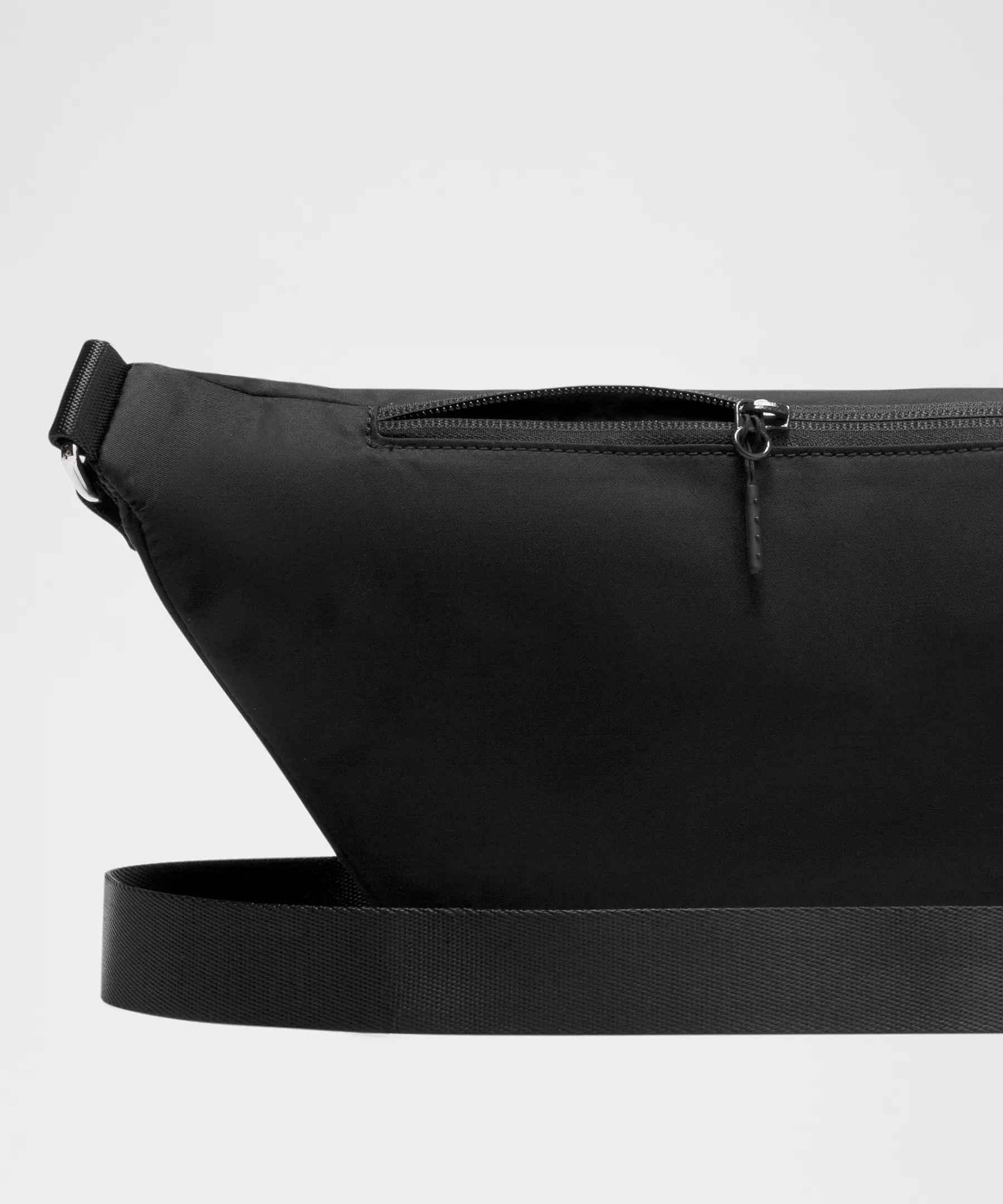 City Essentials Belt Bag 3L Product Image