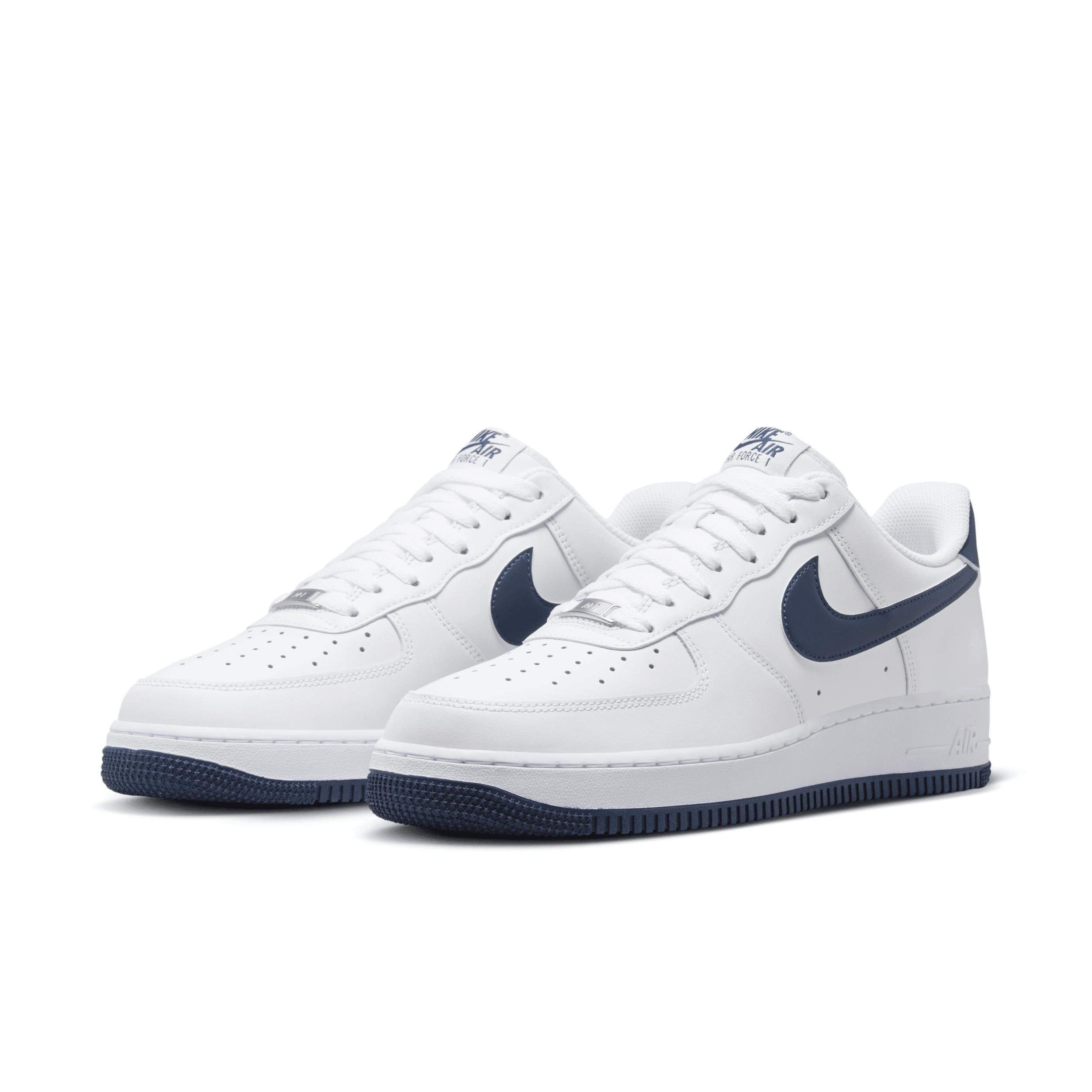 Nike Men's Air Force 1 '07 LV Shoes Product Image