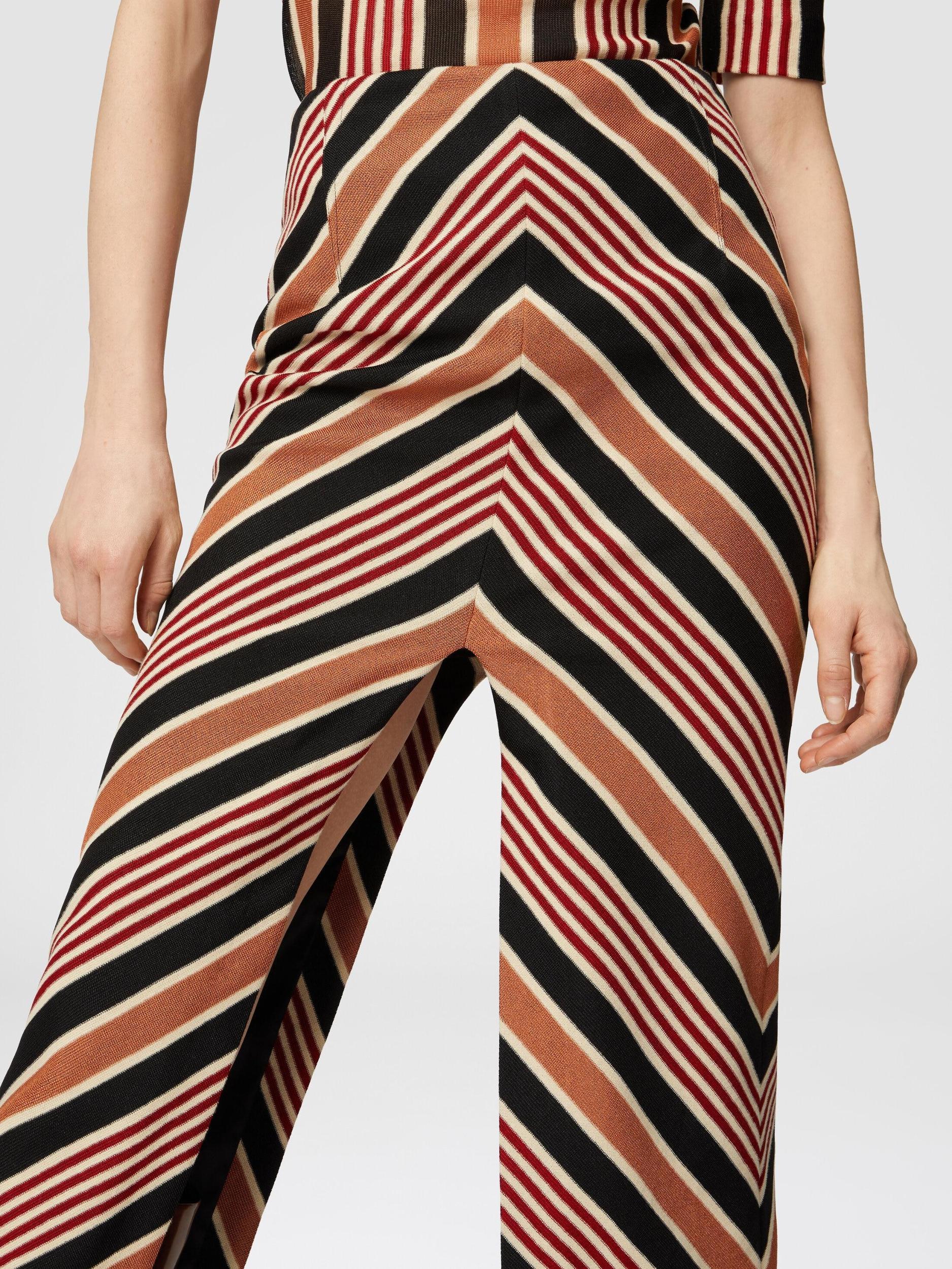 Long skirt with mazxi-slit in cotton and viscose Product Image