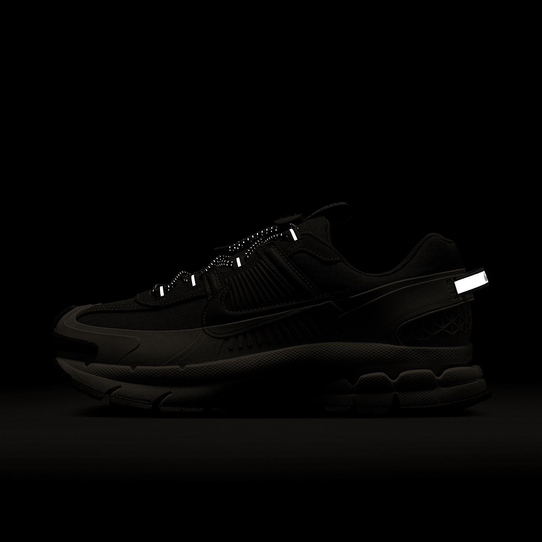 Nike Women's Zoom Vomero Roam Winterized Shoes Product Image