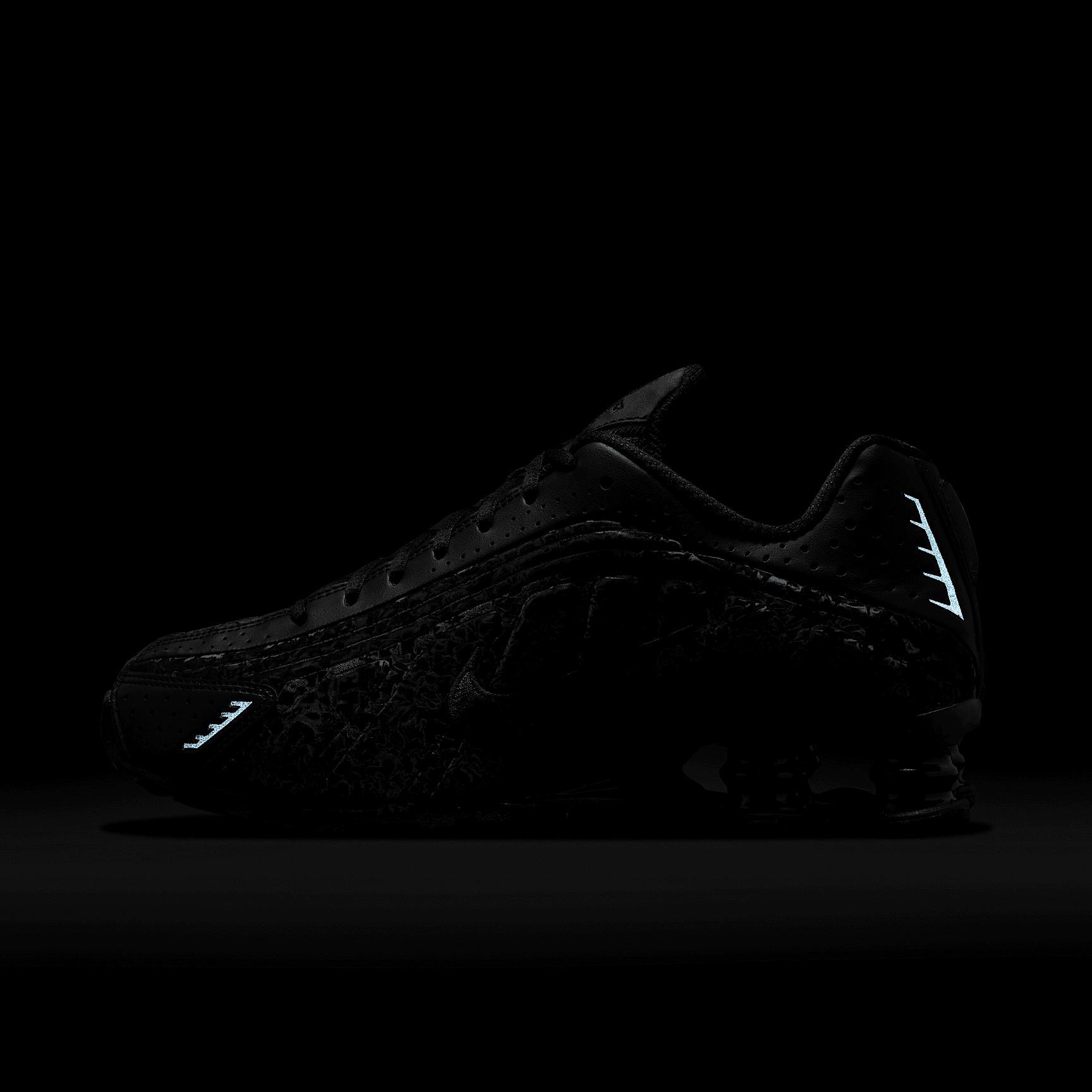 Nike Womens Shox R4 Casual Shoes Product Image