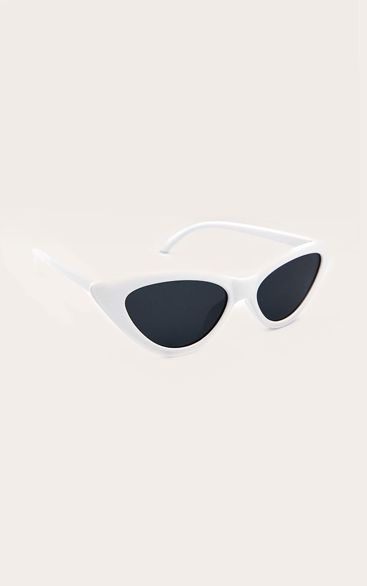 White Retro Cat Eye Sunglasses Product Image