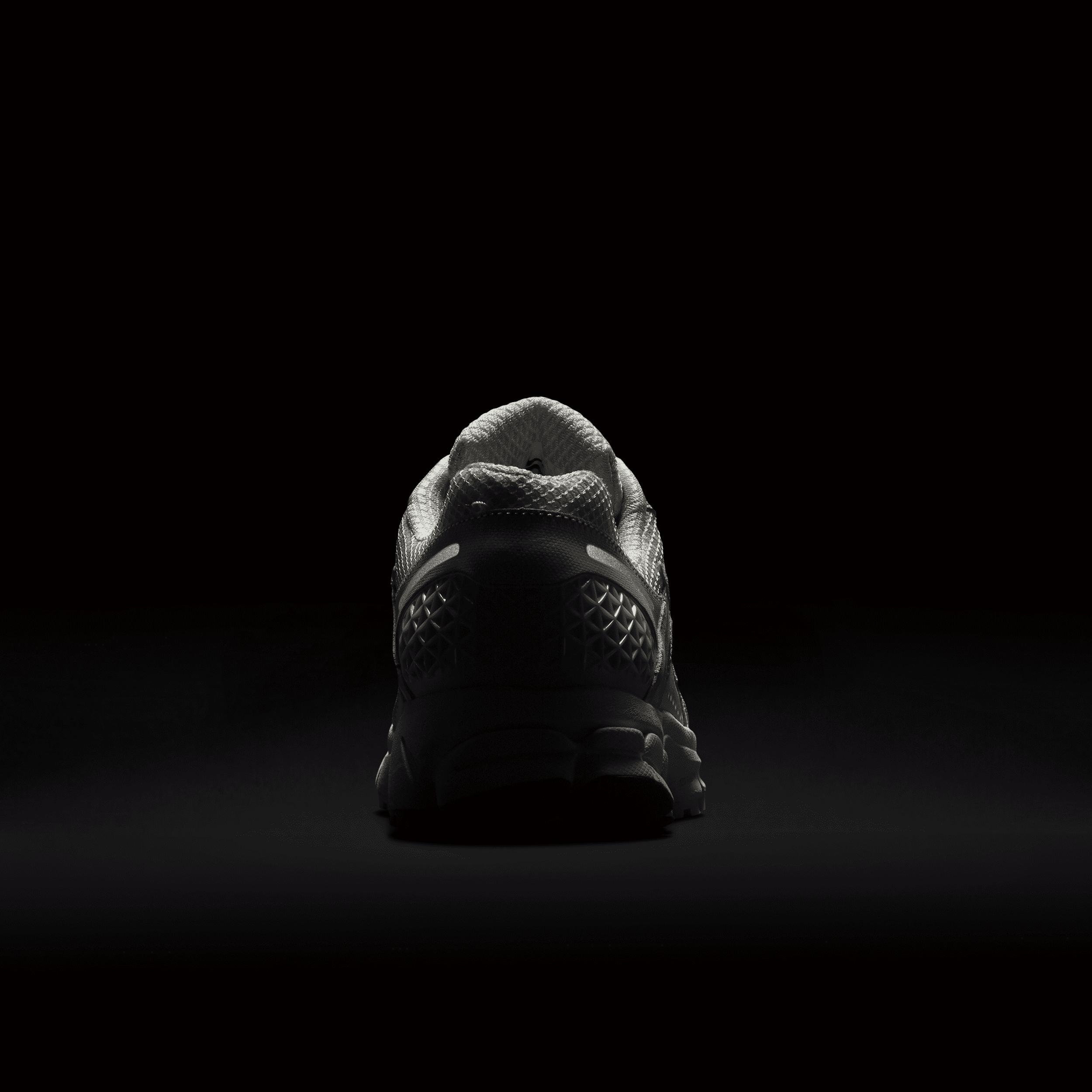 Nike Men's Zoom Vomero 5 Shoes Product Image