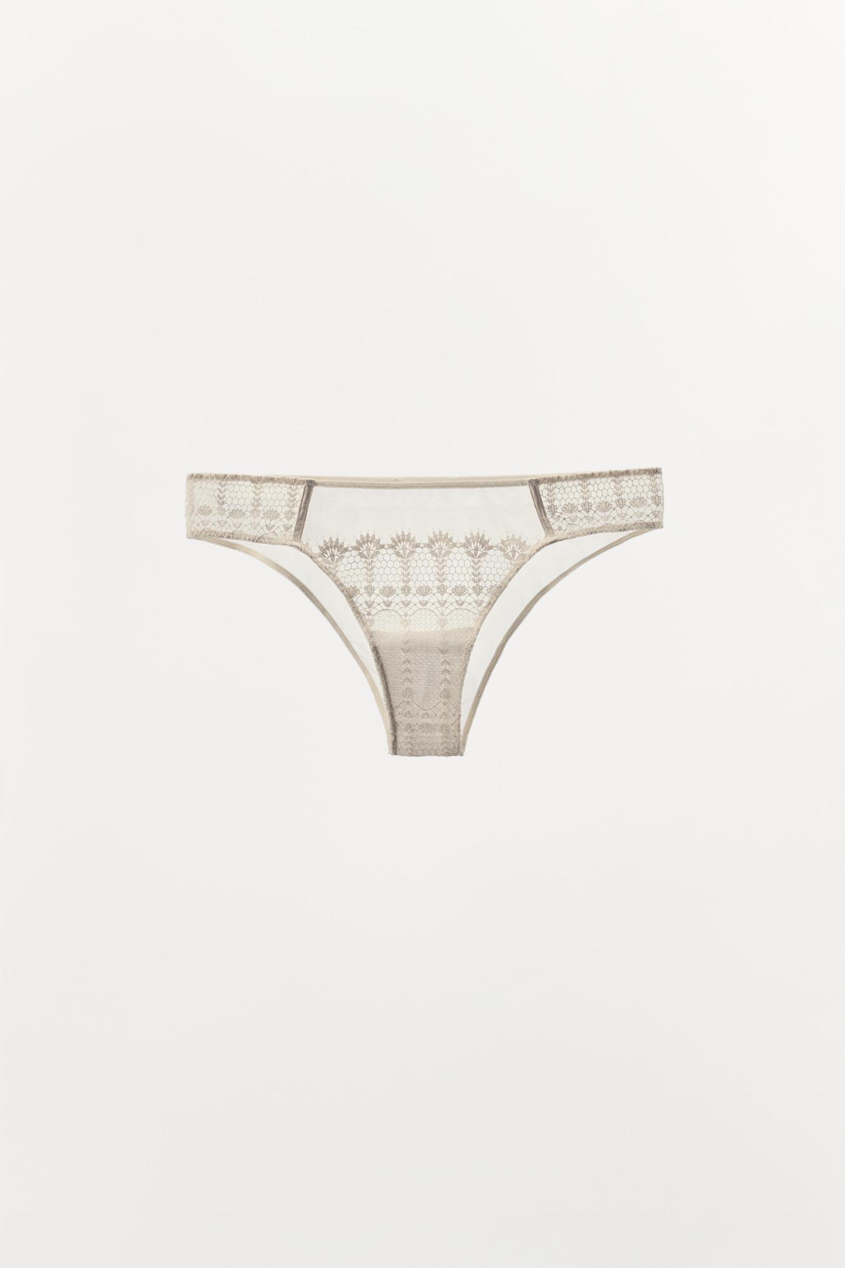 GUIPURE LACE TRIM TRIANGLE BRALETTE Product Image