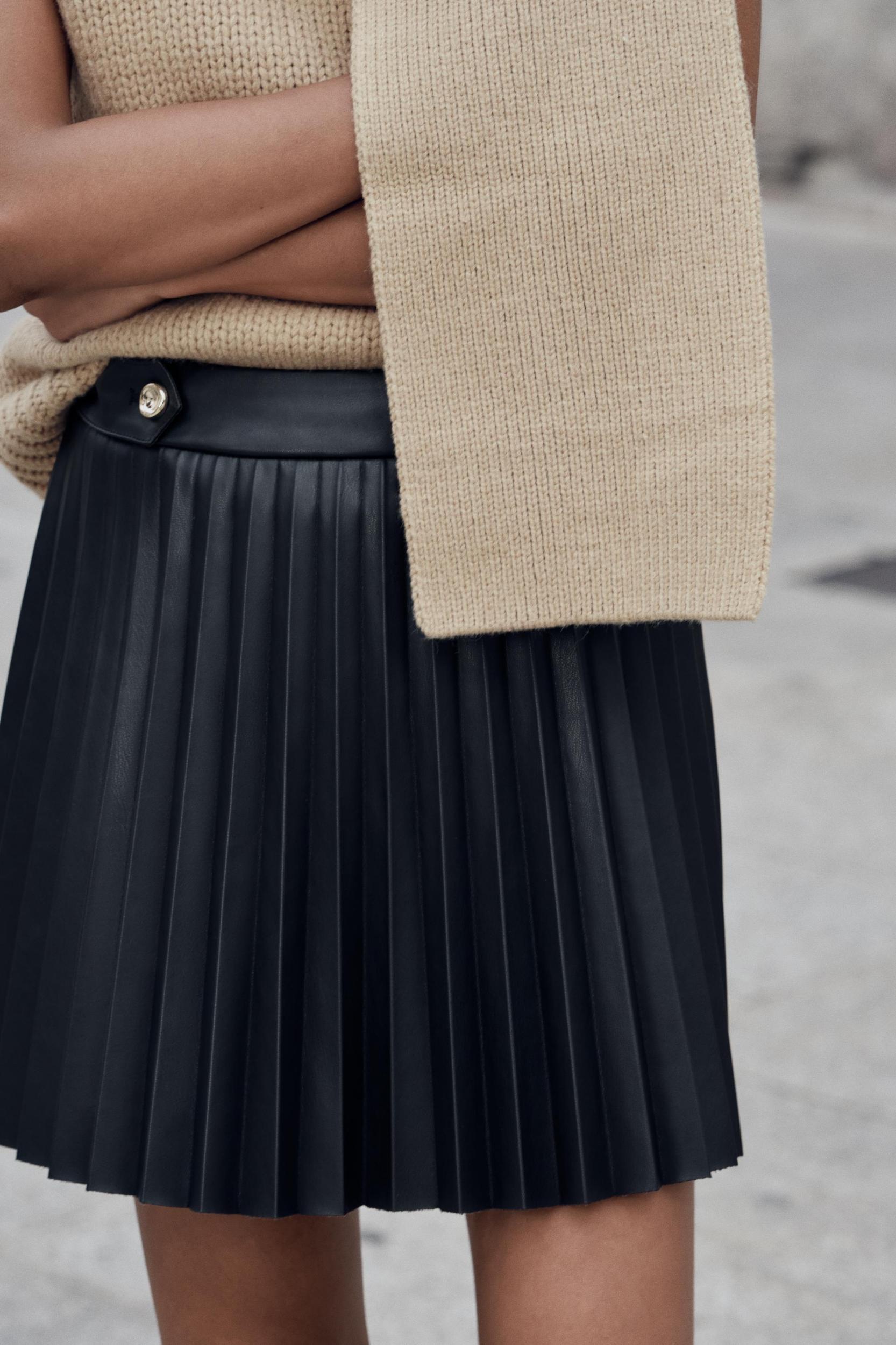 FAUX LEATHER BOX PLEAT SHORT SKIRT Product Image