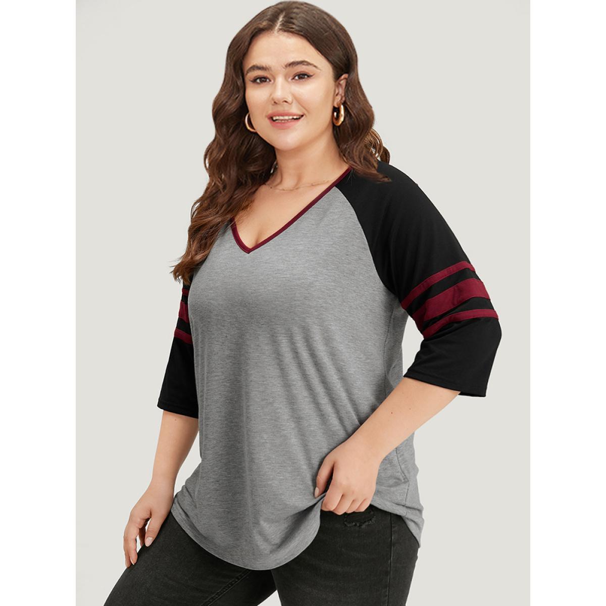 Plus Size Colorblock Contrast Raglan Sleeve Contrast Trim T-shirt Gray Women Casual Contrast Striped V-neck Dailywear T-shirts BloomChic 30/6X Product Image