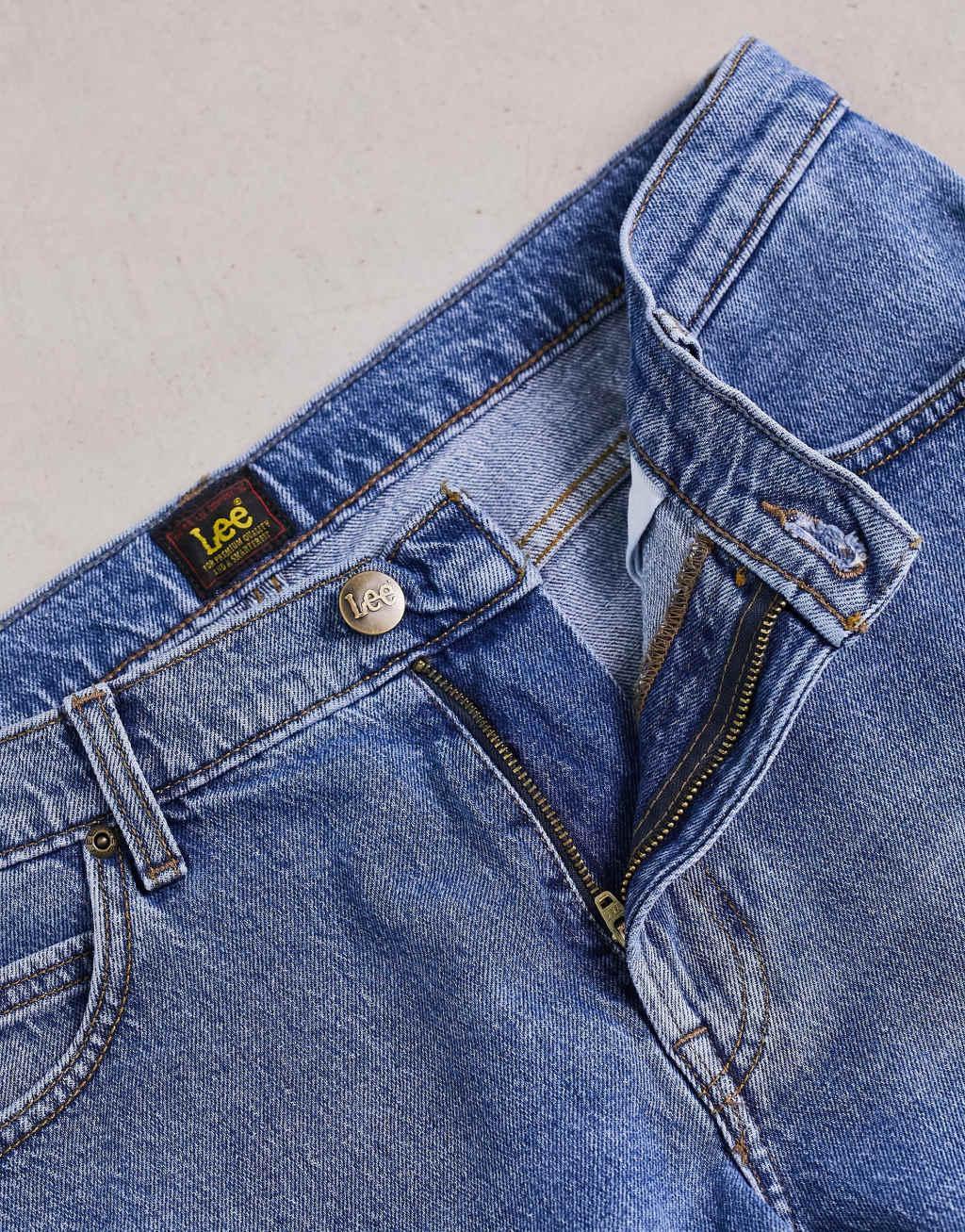 Lee West relaxed straight fit jeans in 90s mid wash Product Image
