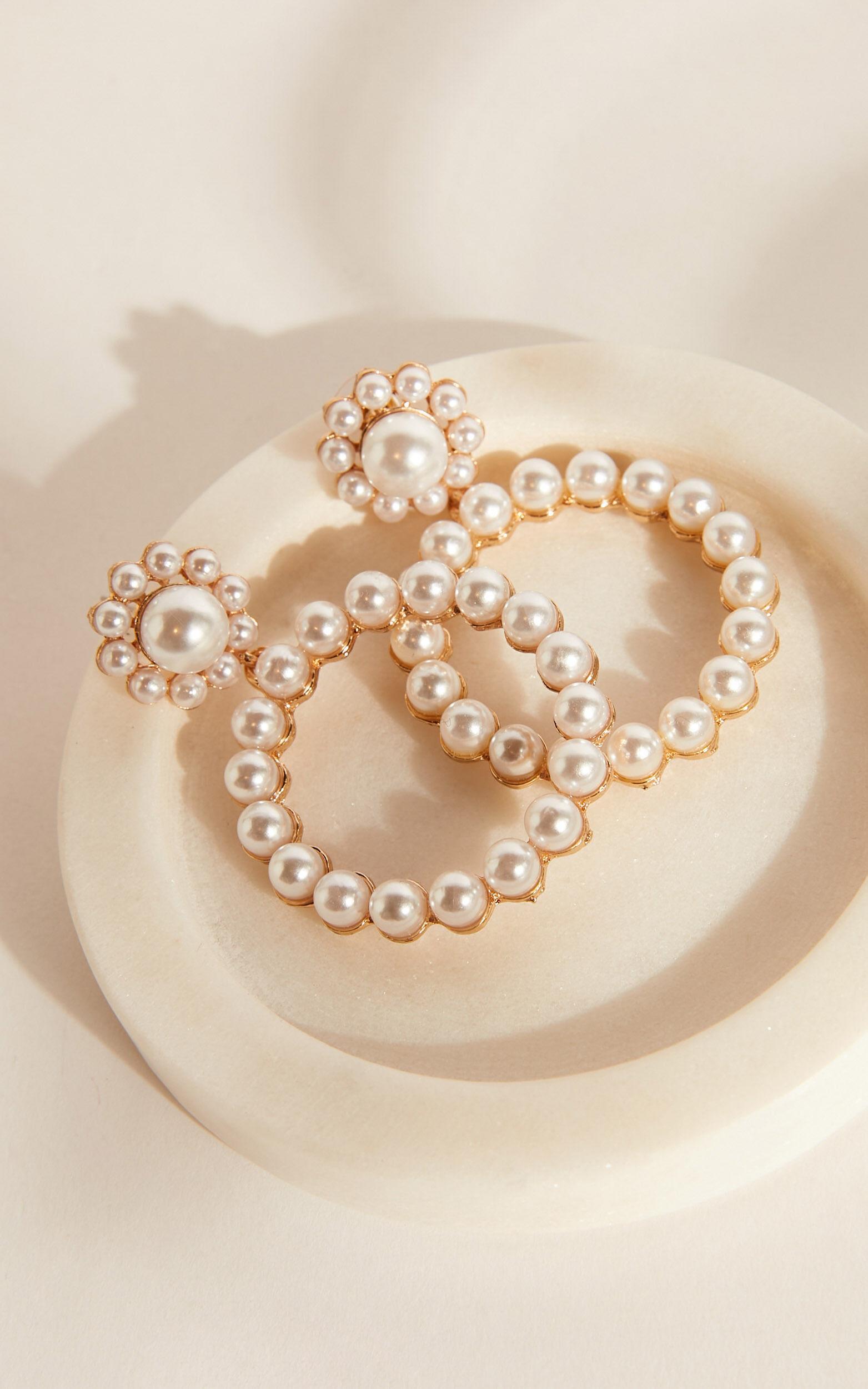 Eunbie Faux Pearl Circle Drop Earrings in Gold Product Image