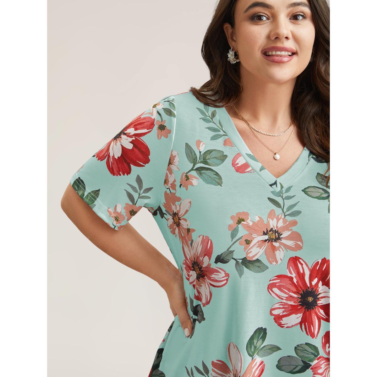 Plus Size Multi-Color Floral Print V-Neck T-Shirt Crepe Women Elegant Non Natural Flowers V-neck Everyday T-shirts BloomChic 28/5X Product Image