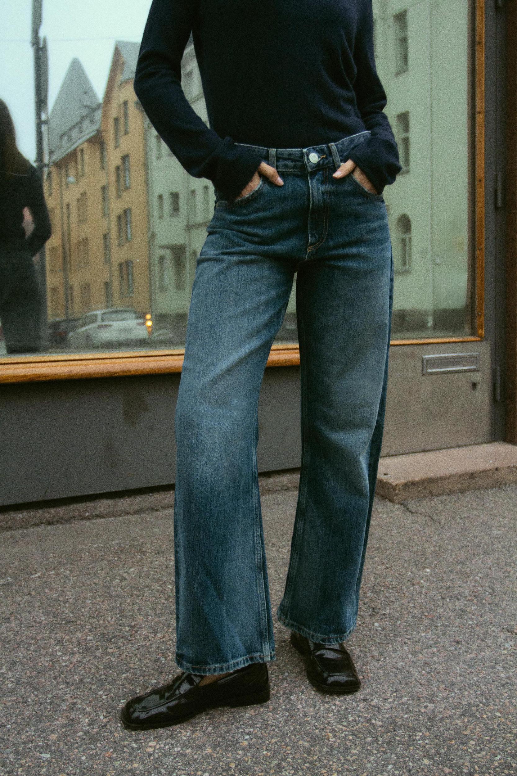 MID WAIST TRF CURVED LEG BALLOON JEANS Product Image