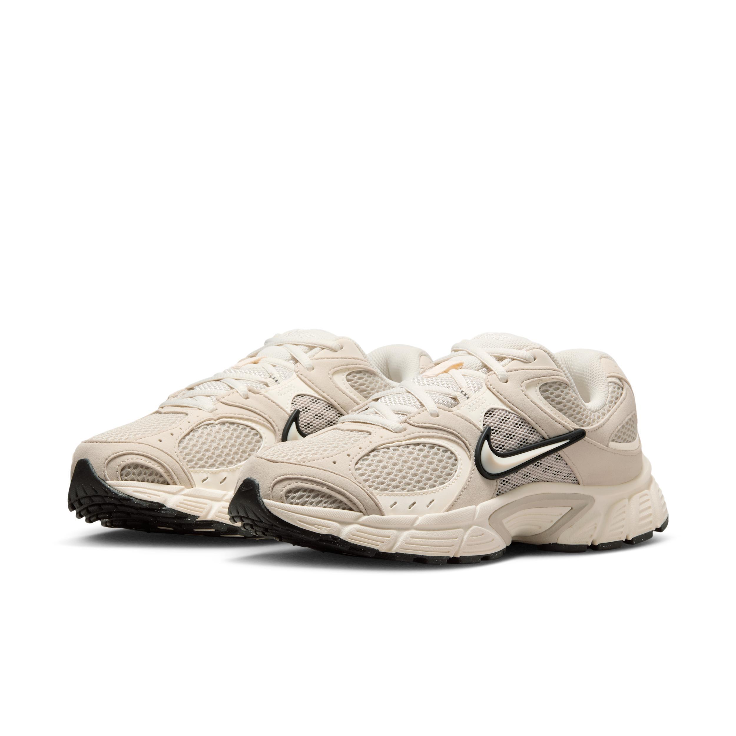 Nike Women's V5 RNR Shoes Product Image