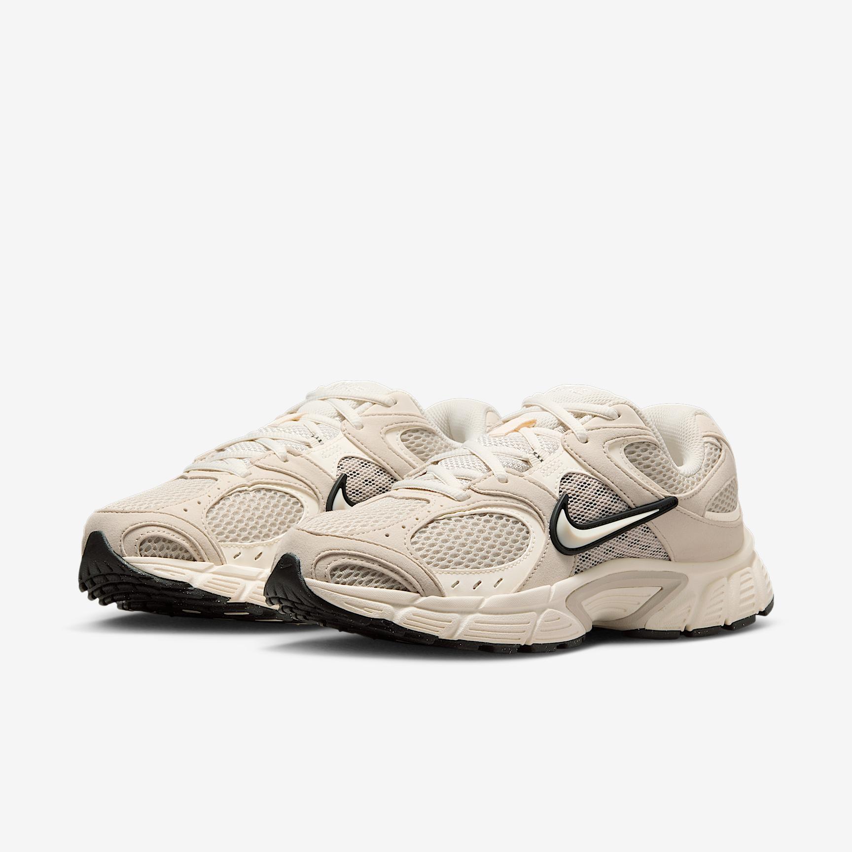 Nike Women's V5 RNR Shoes Product Image