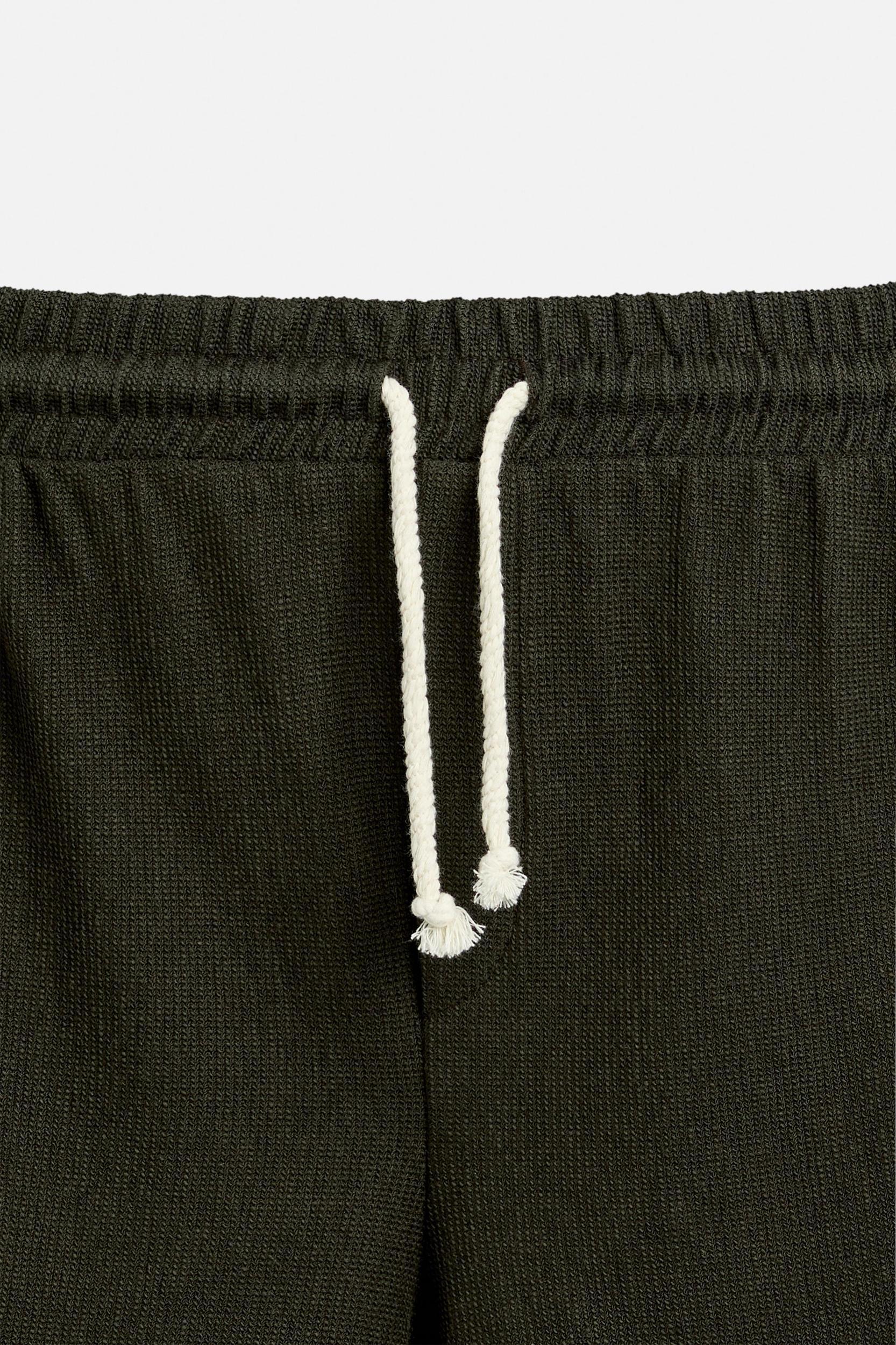 TEXTURED JOGGER SHORTS Product Image