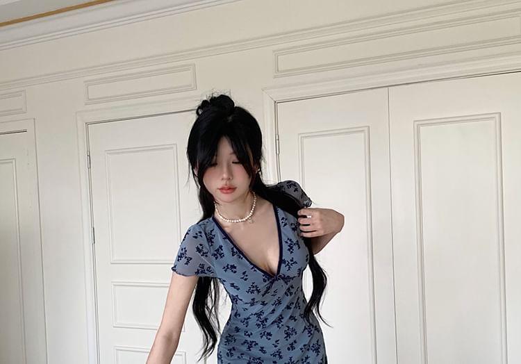 Short-Sleeve V-Neck Floral Print Mini Bodycon Dress Product Image