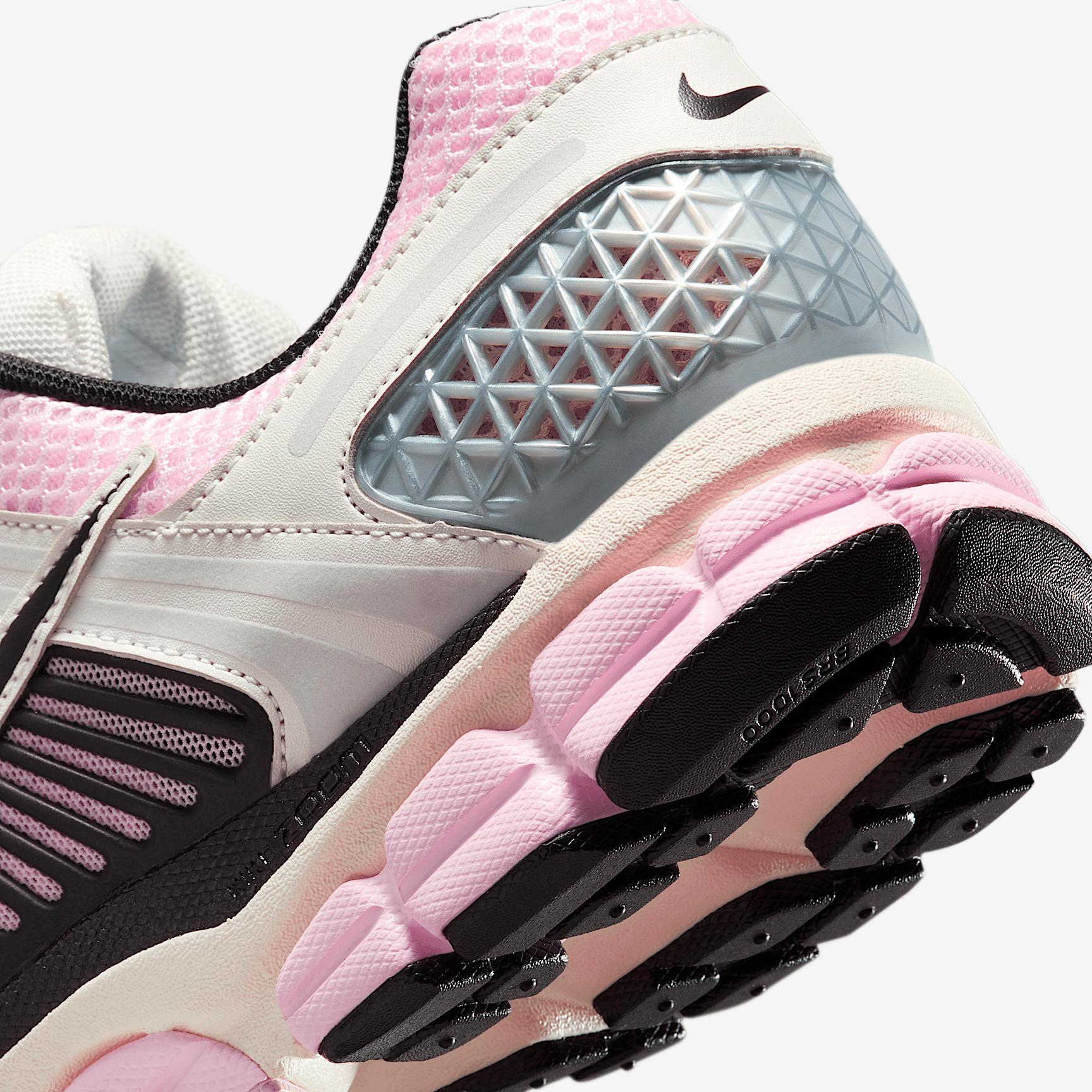 Nike Men's Zoom Vomero 5 Shoes Product Image