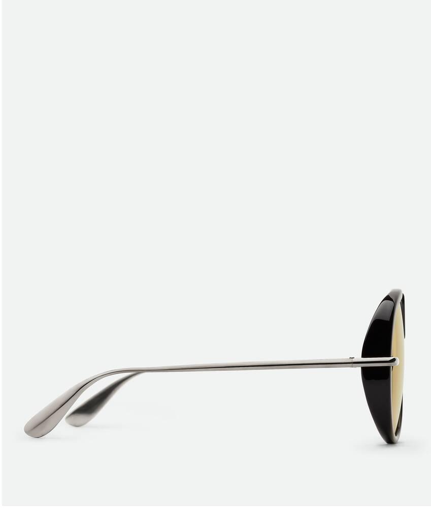 Classic Aviator Sunglasses in Black/yellow Product Image
