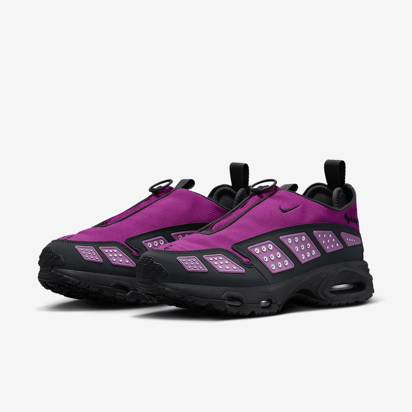 Nike Women's Air Max SNDR GTX Shoes Product Image