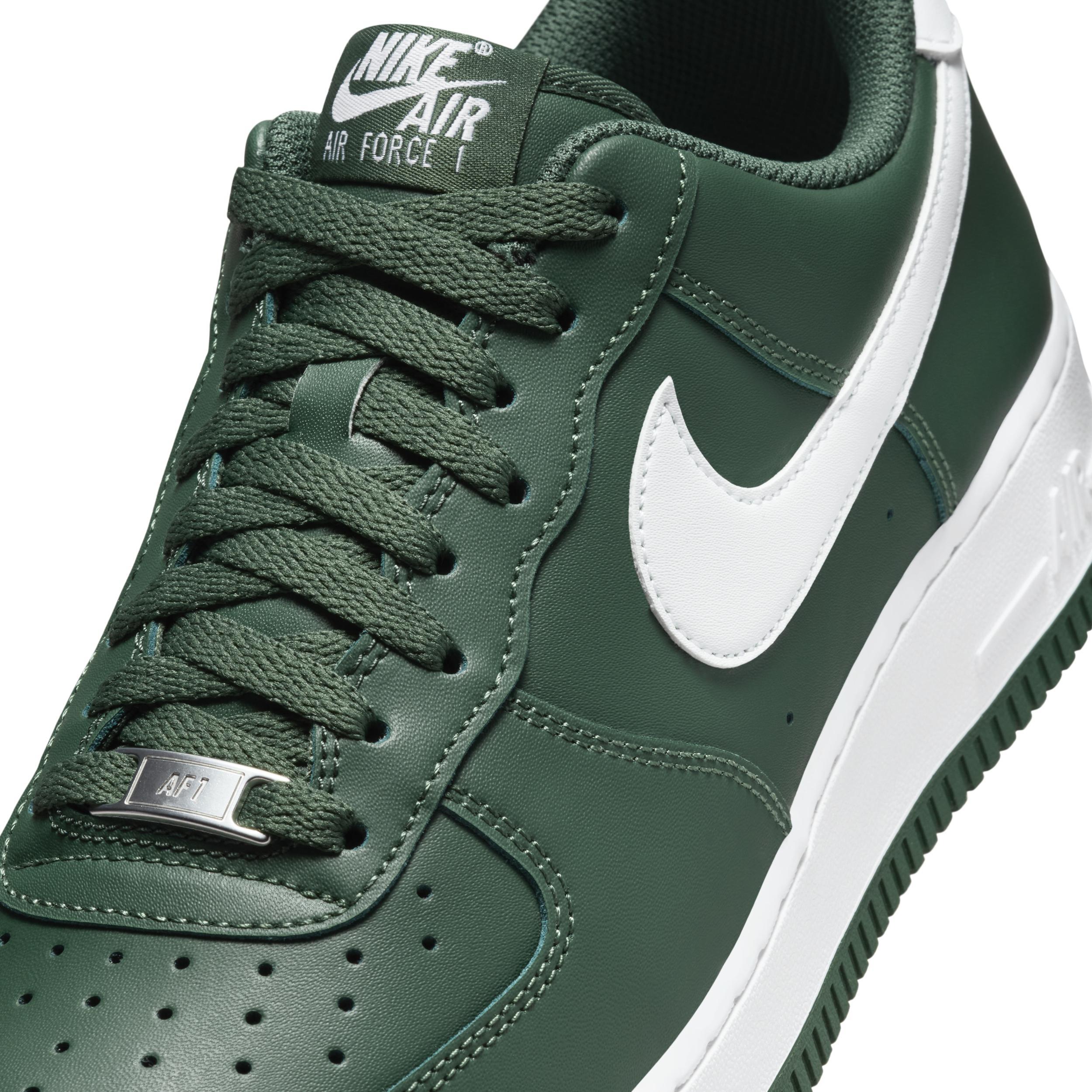Nike Men's Air Force 1 '07 LV Shoes Product Image