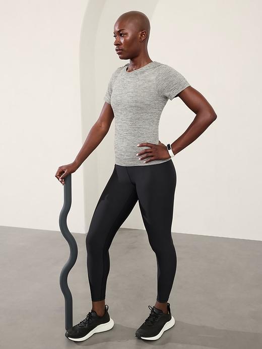In Motion Seamless Heather Tee Product Image