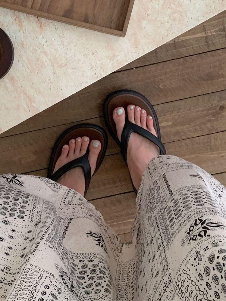 Two Tone Flip-Flops Product Image