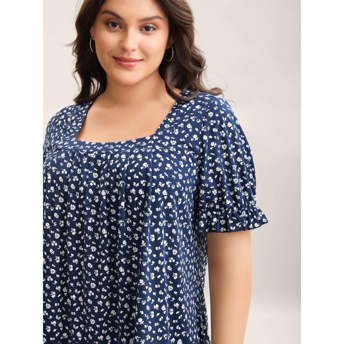 Plus Size Ditsy Floral Print Square-Neck T-Shirt Indigo Women Casual Pleated Natural Flowers Square Neck Everyday-Casual T-shirts BloomChic 26/4X Product Image