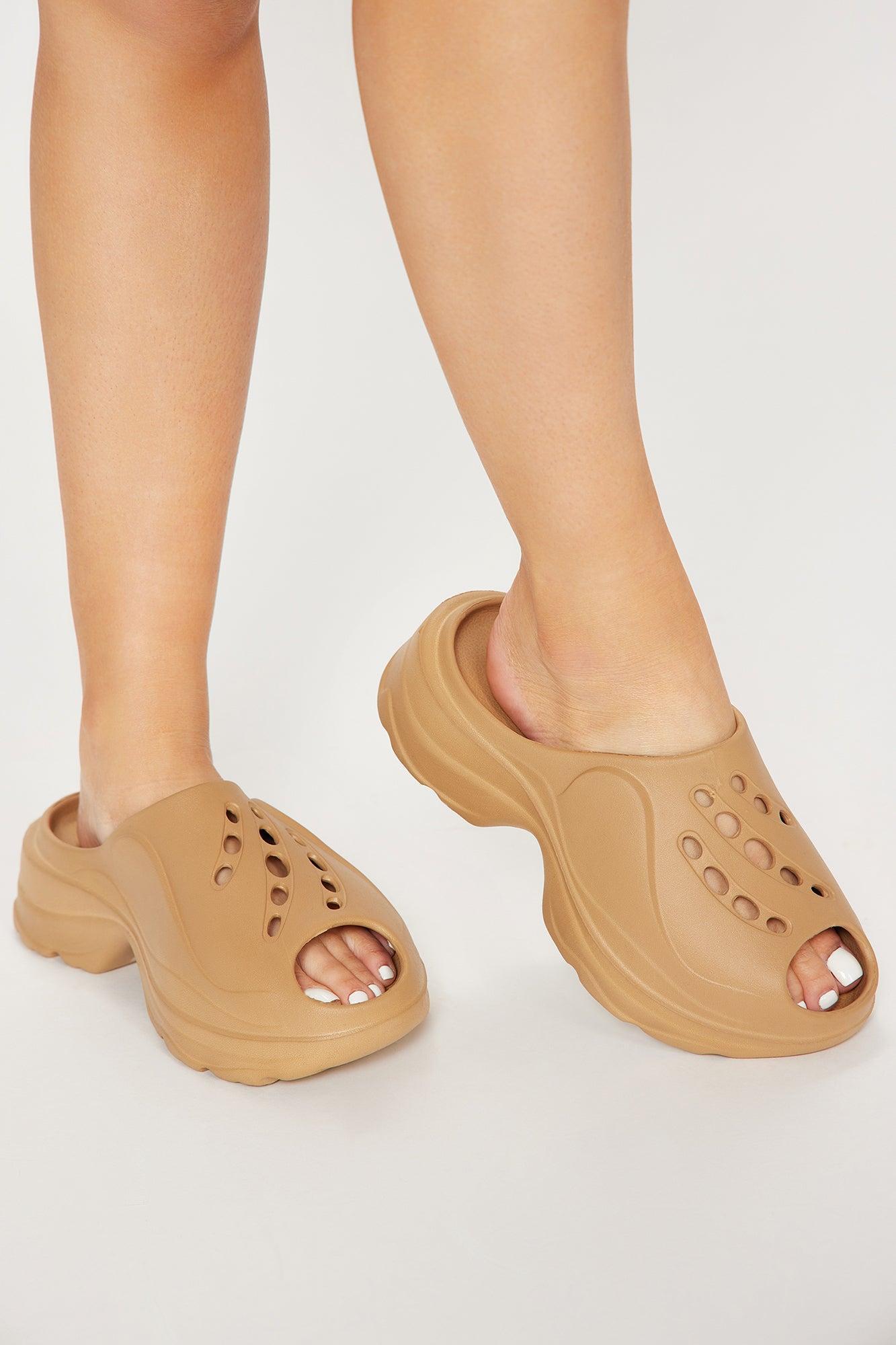 Kicking Back Slides - Camel Product Image
