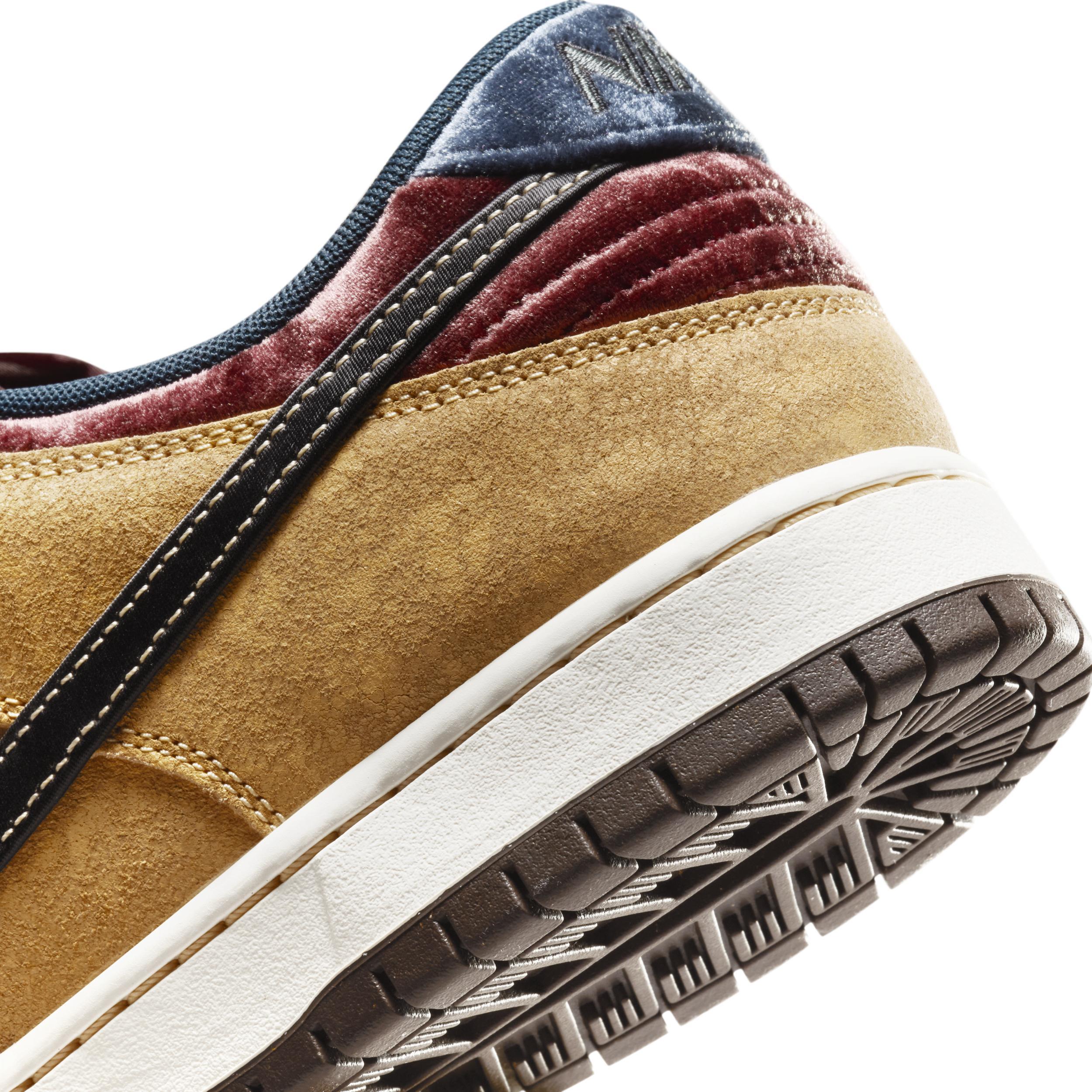Men's Nike SB Dunk Low Pro Skate Shoes Product Image