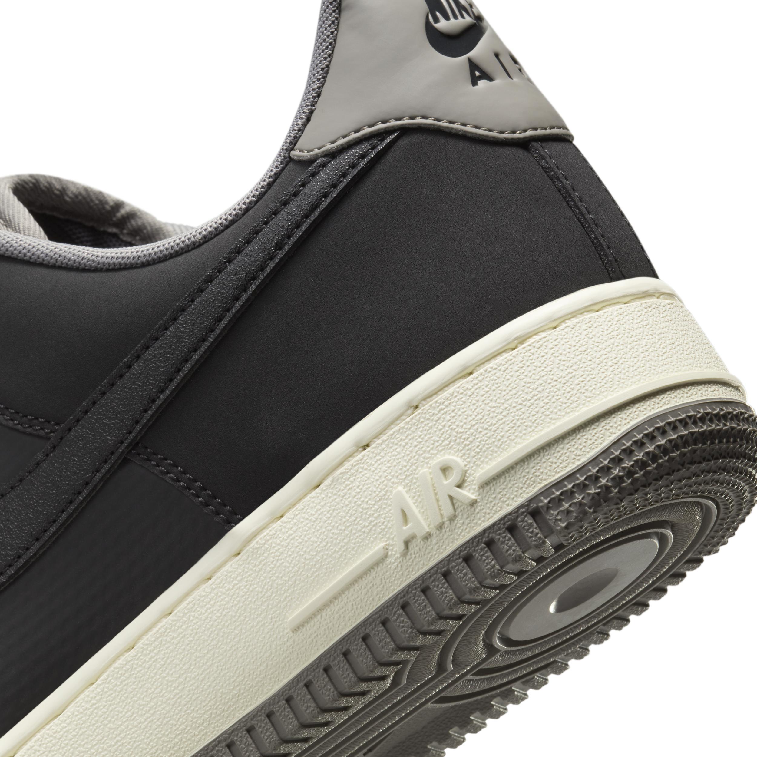 Nike Mens Nike Air Force 1 Low 07 - Mens Basketball Shoes Product Image