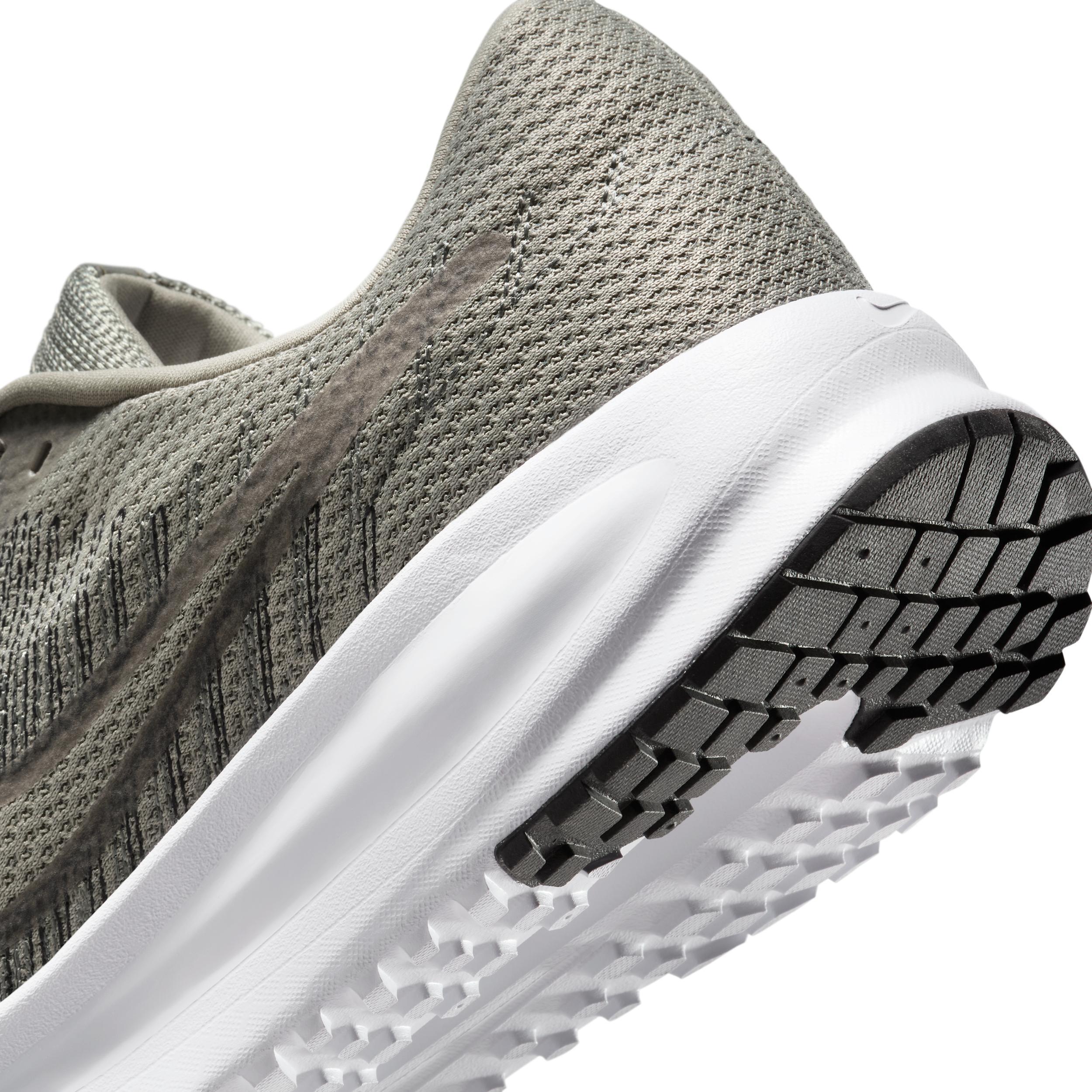 Nike Men's Run Defy Road Running Shoes Product Image