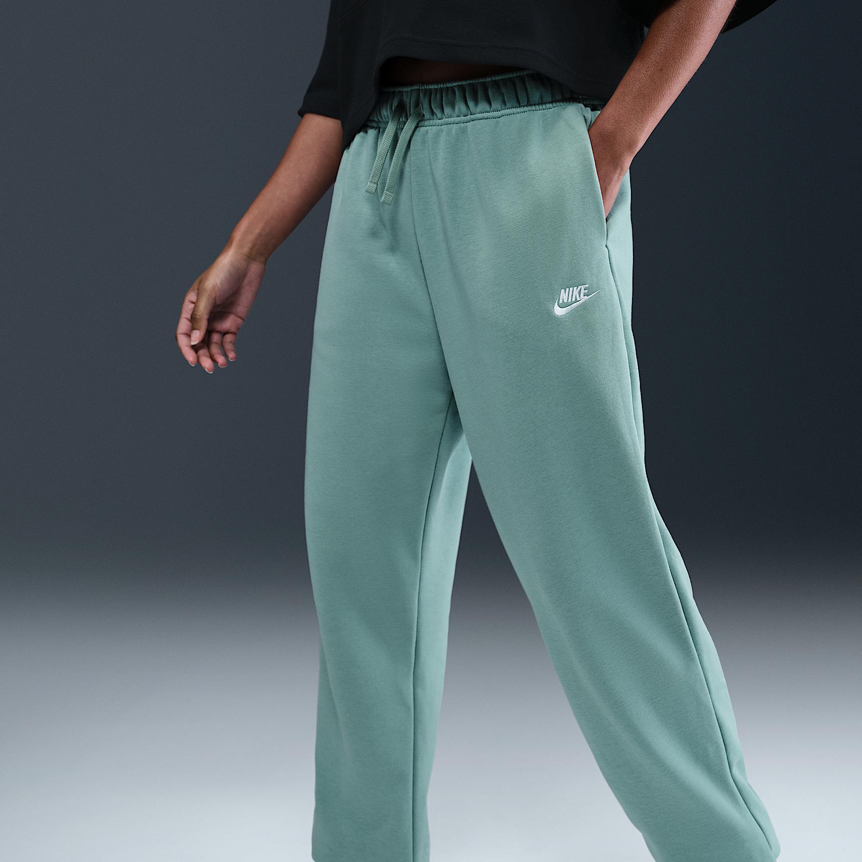 Women's Nike Sportswear Club Fleece Mid-Rise Oversized Sweatpants Product Image