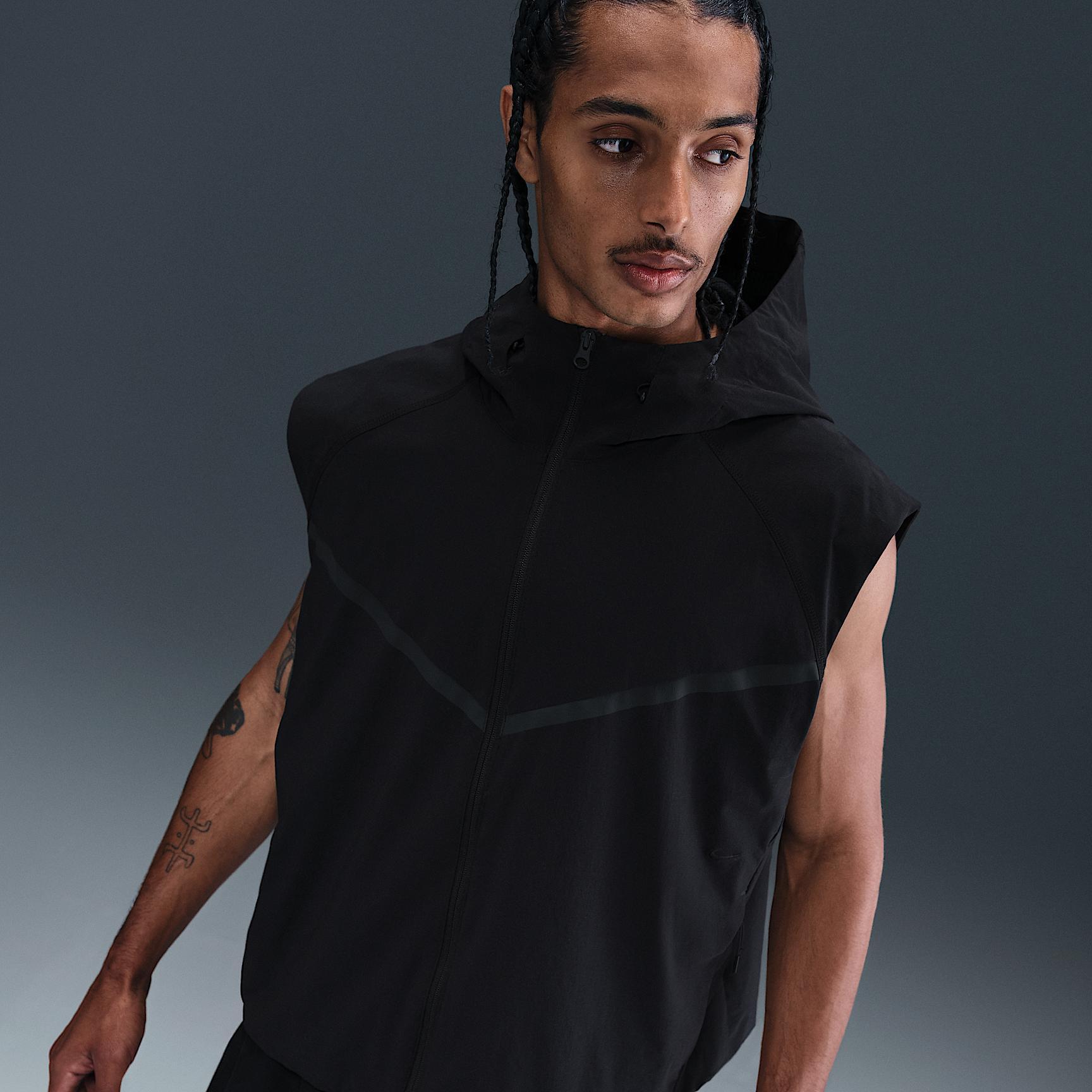 Nike Men's Tech Dri-FIT Woven Windrunner Vest Product Image
