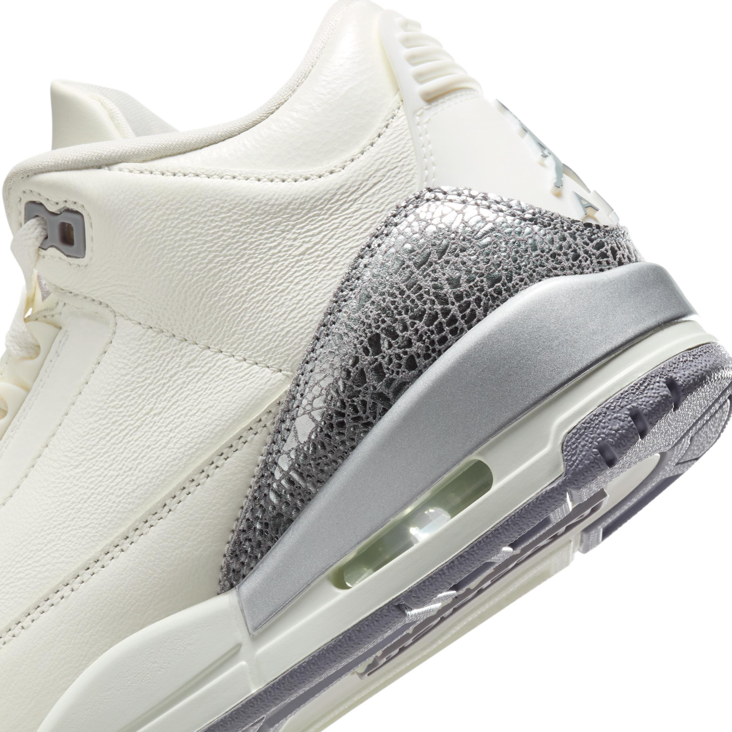 Jordan Womens Air Retro 3 Basketball Shoes Product Image