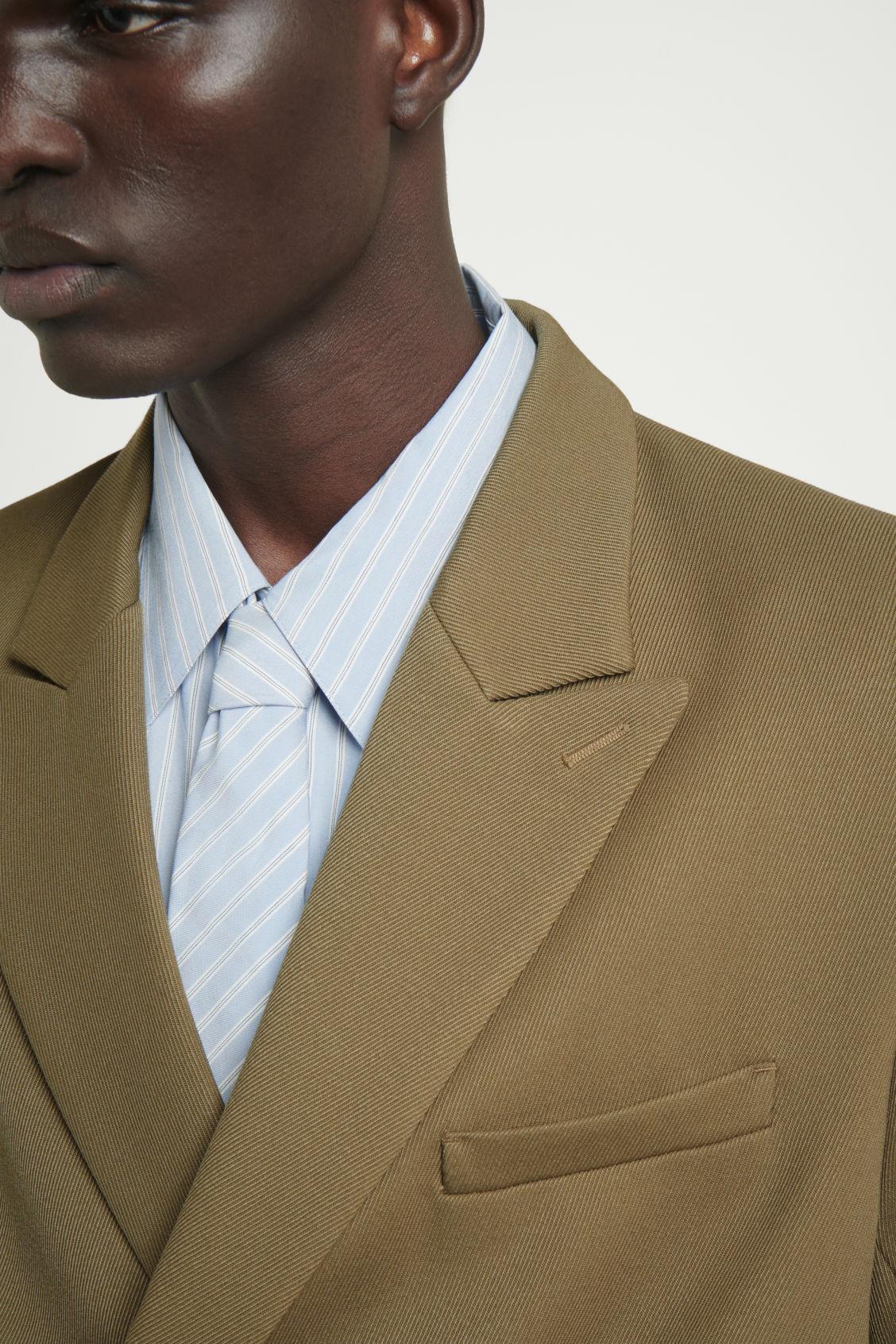 RELAXED DOUBLE-BREASTED WOOL BLAZER Product Image