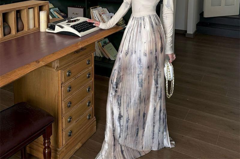 Long-Sleeve Scoop Neck Tie Dye Pleated Maxi A-Line Dress Product Image